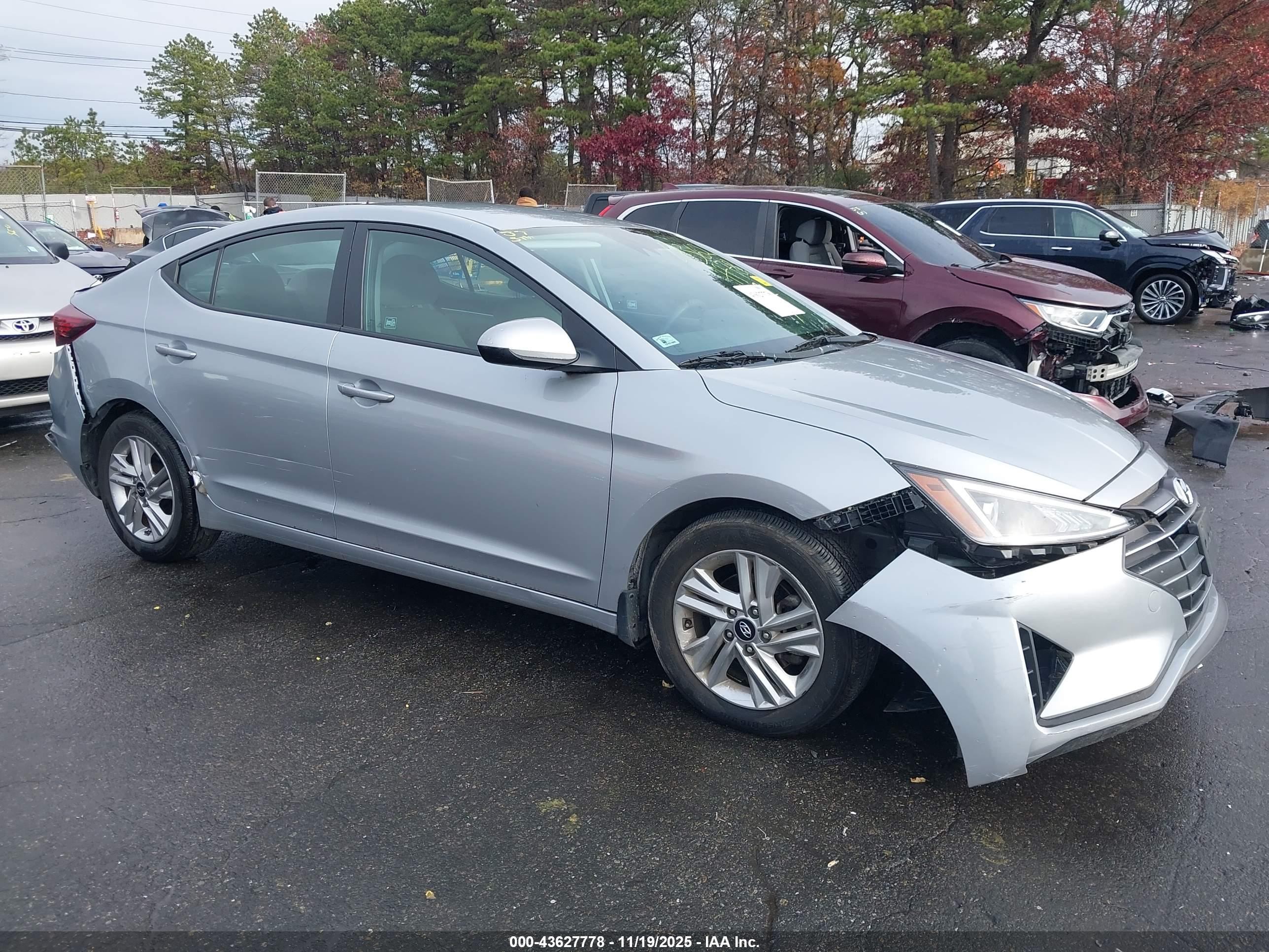HYUNDAI ELANTRA image 6