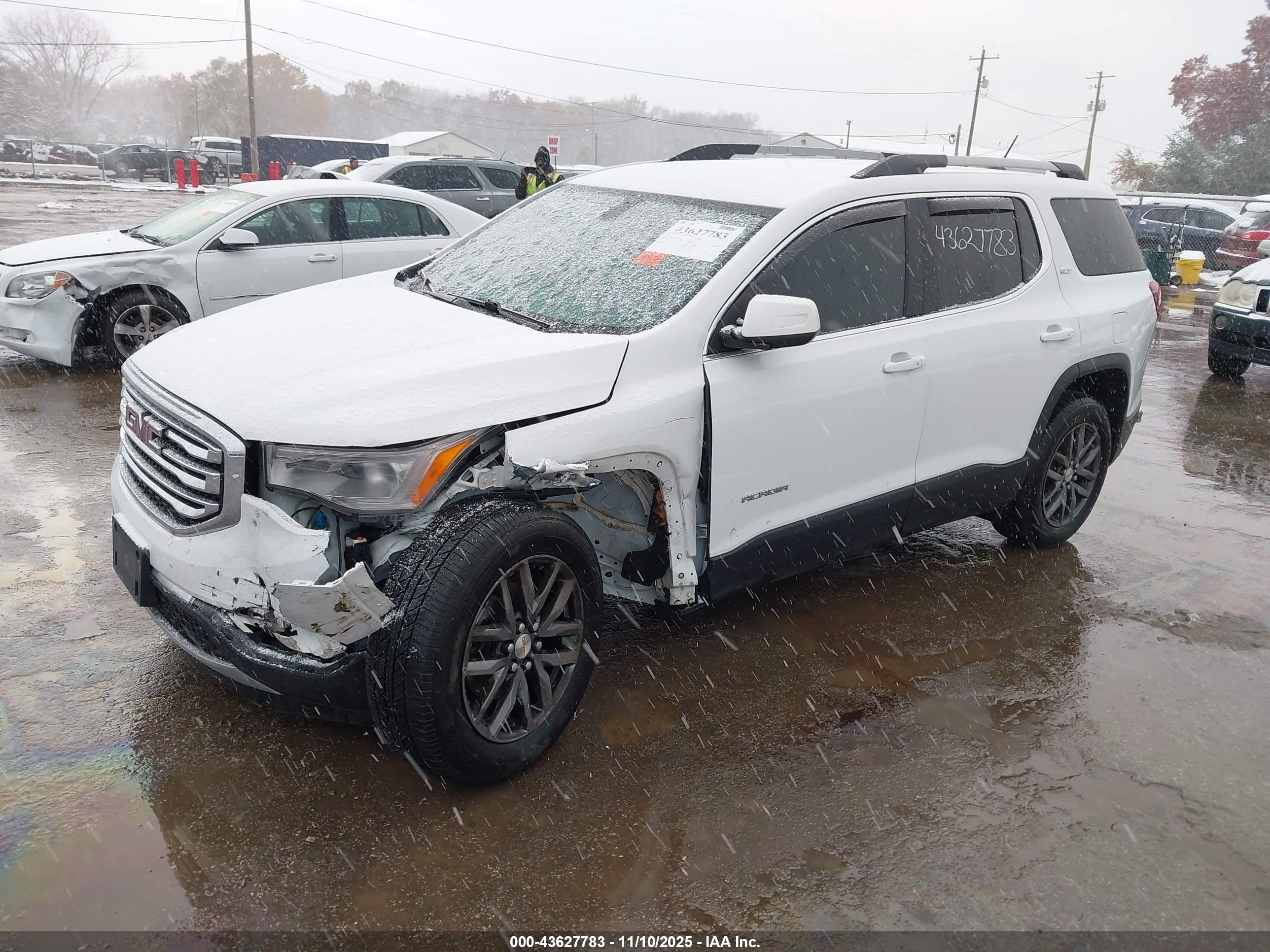 GMC ACADIA image 2