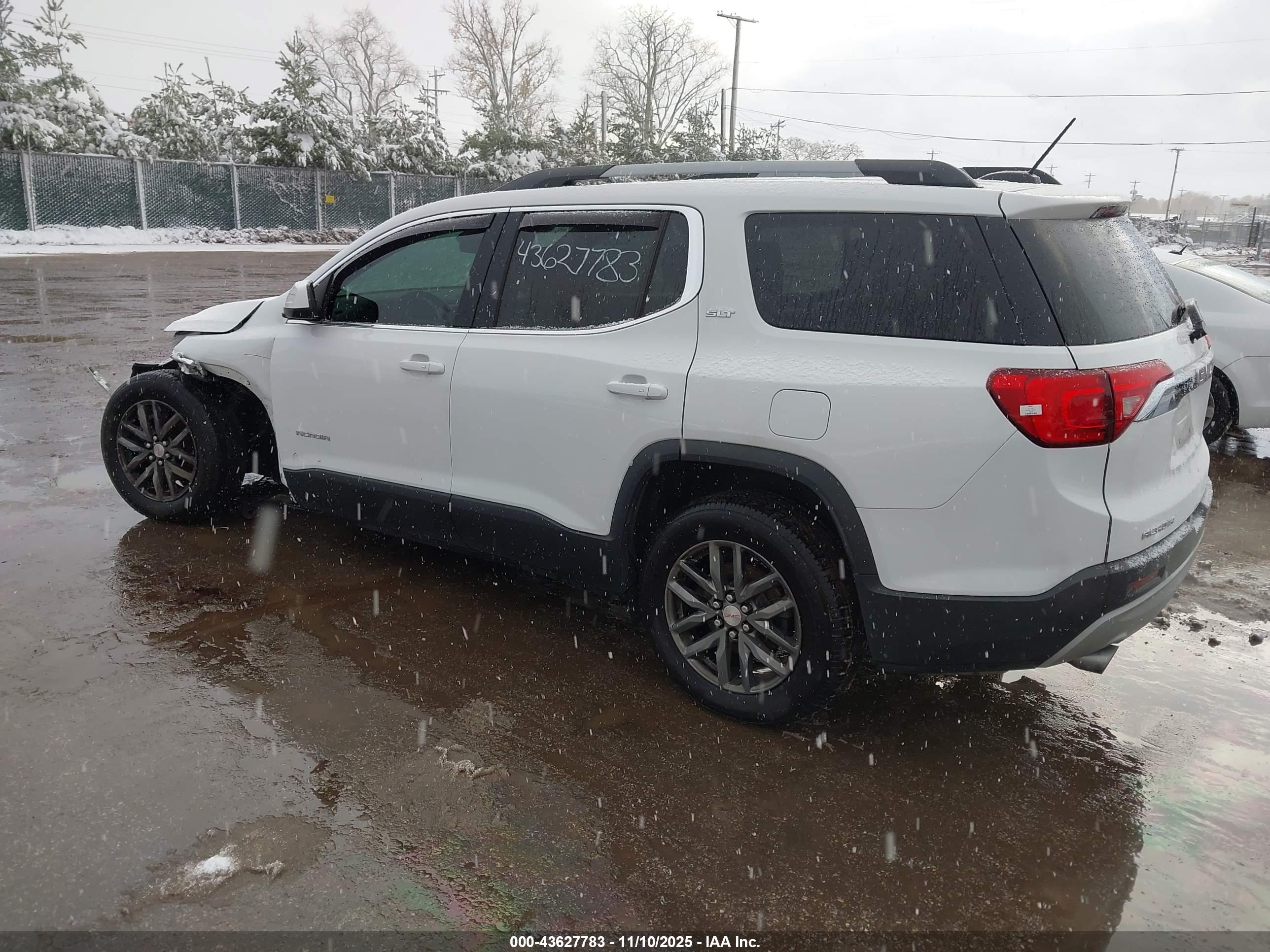 GMC ACADIA image 3