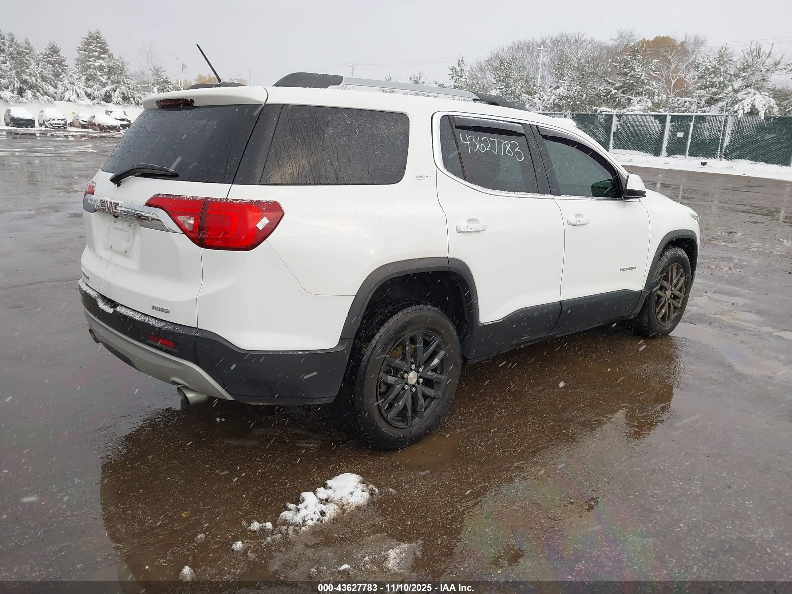 GMC ACADIA image 4