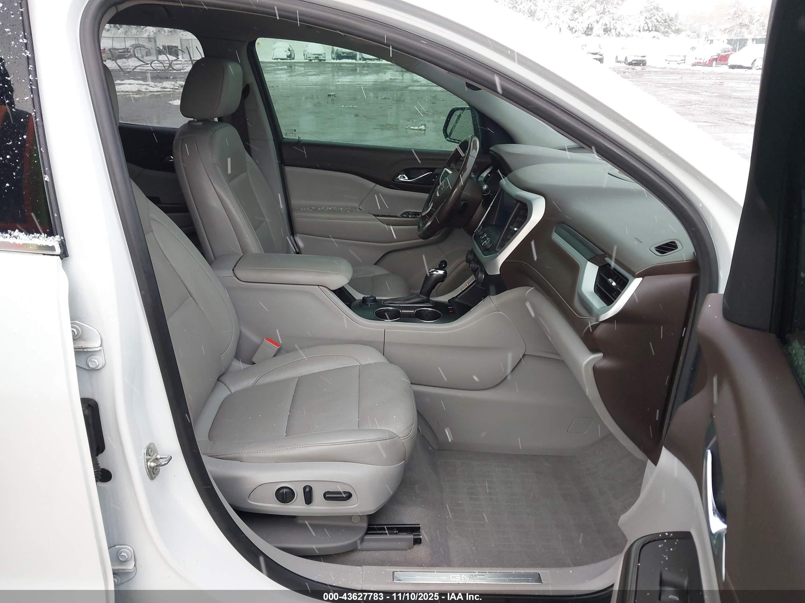 GMC ACADIA image 5