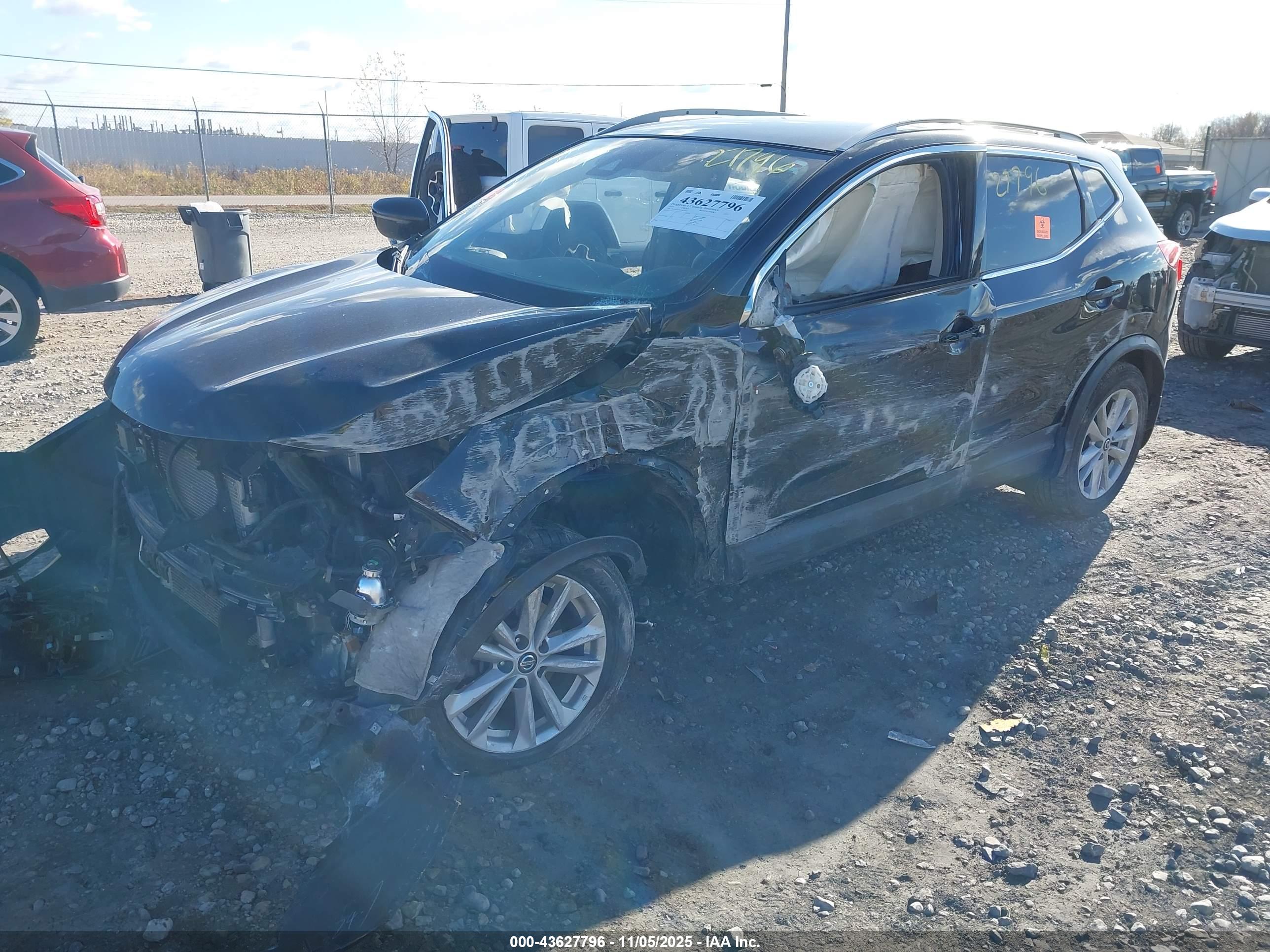 NISSAN ROGUE image 2