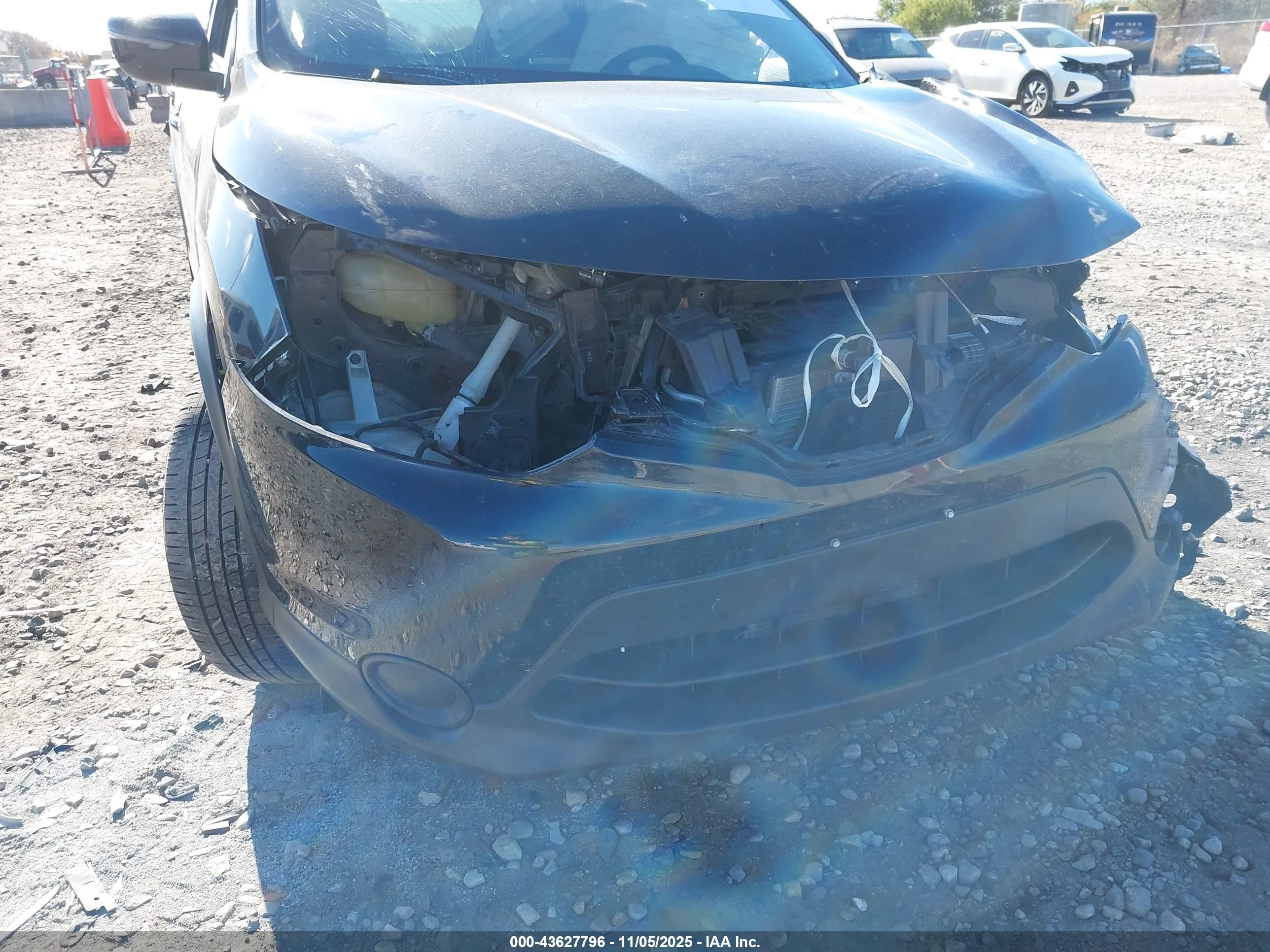NISSAN ROGUE image 6