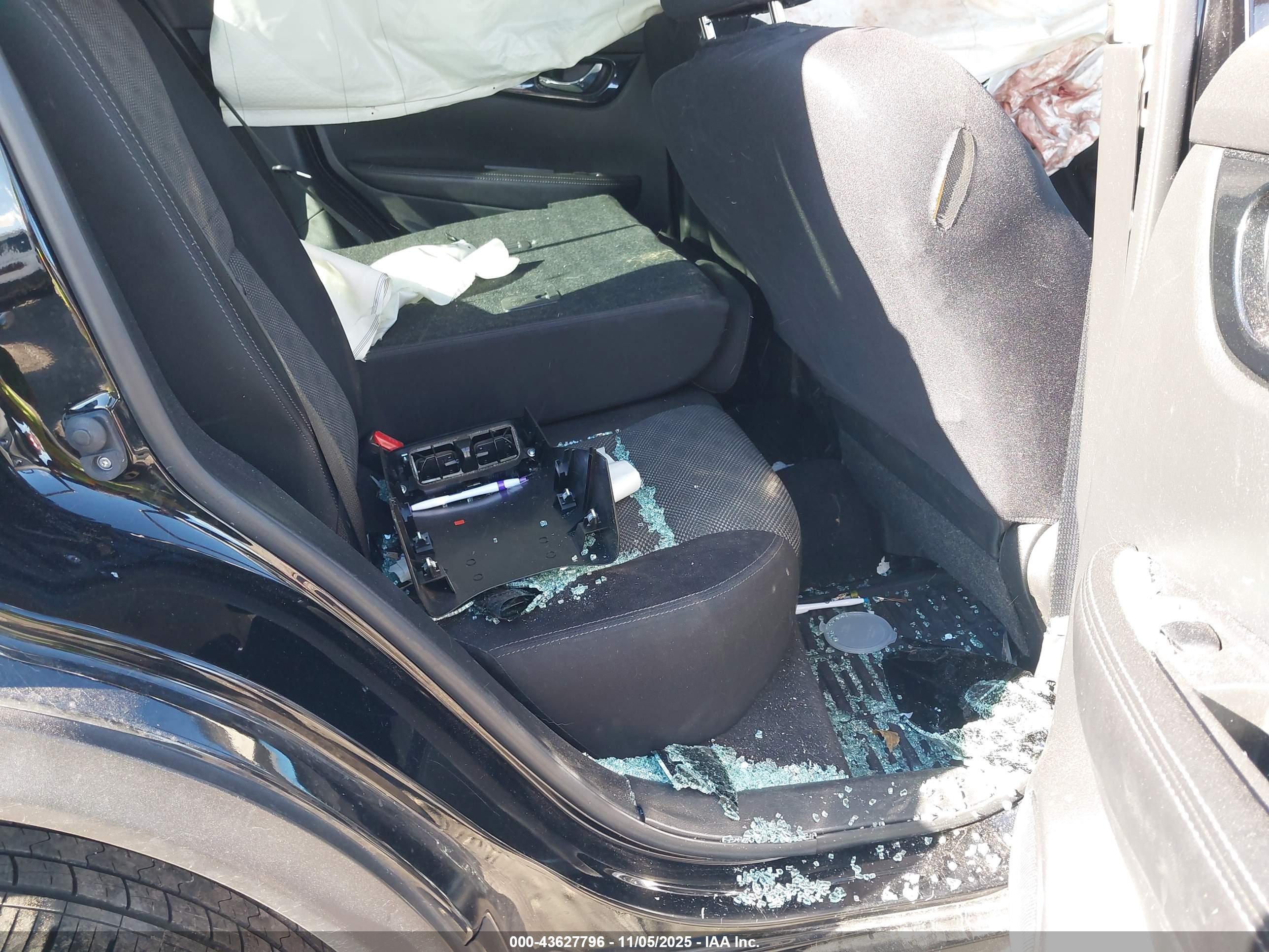 NISSAN ROGUE image 8