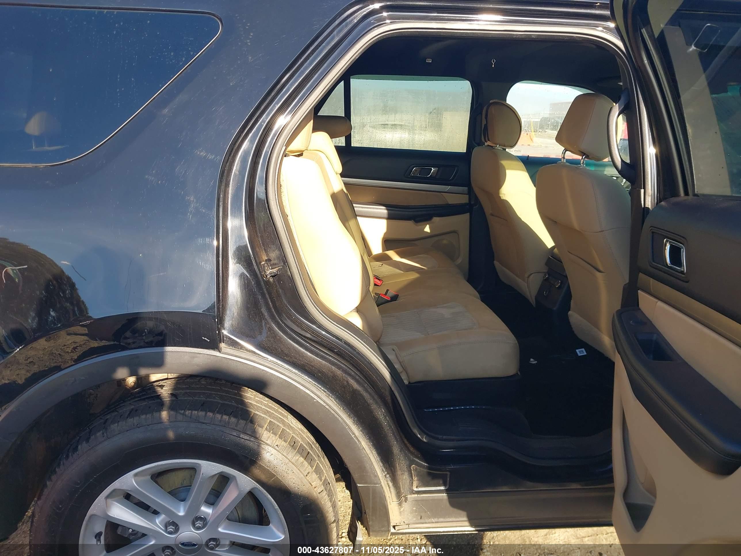 FORD EXPLORER image 8