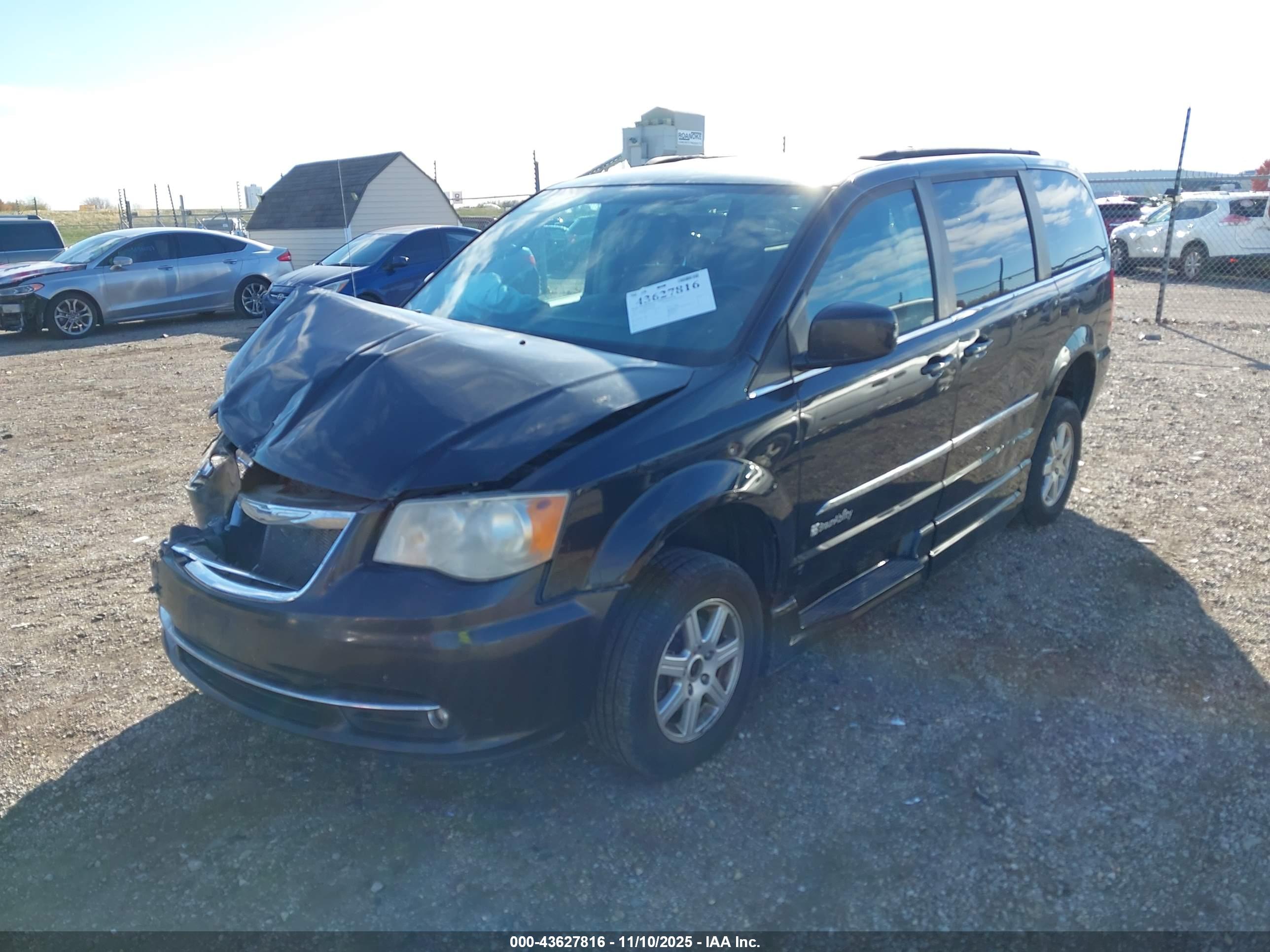 CHRYSLER TOWN image 2