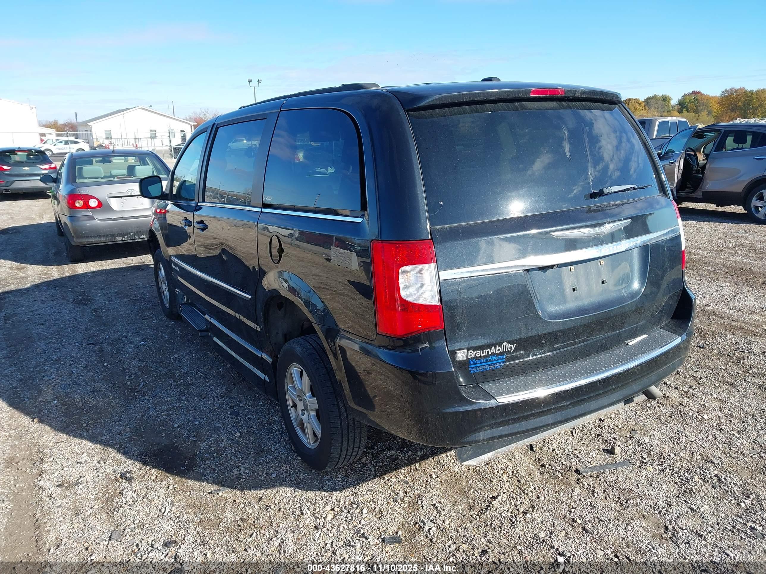 CHRYSLER TOWN image 3