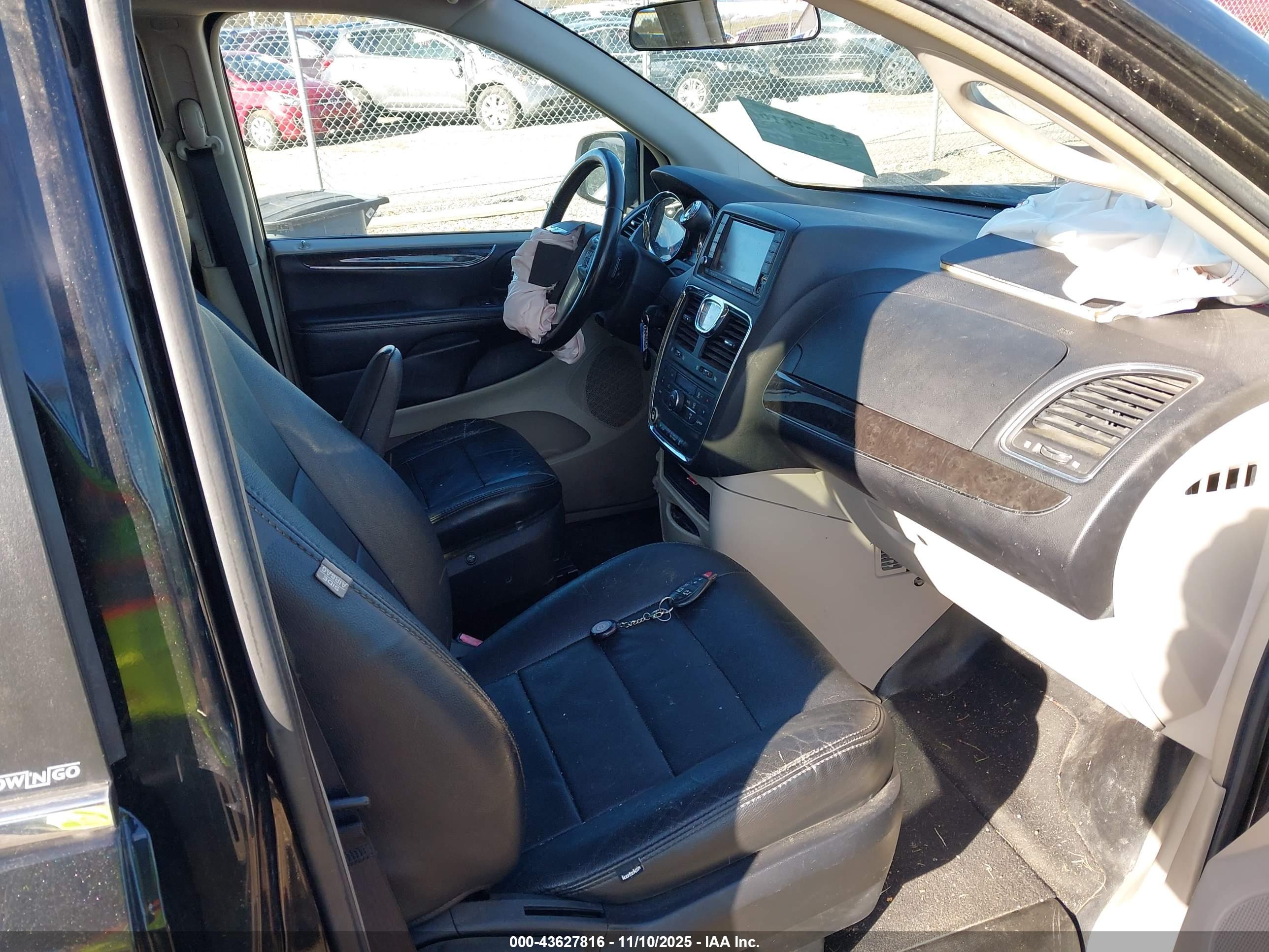 CHRYSLER TOWN image 5