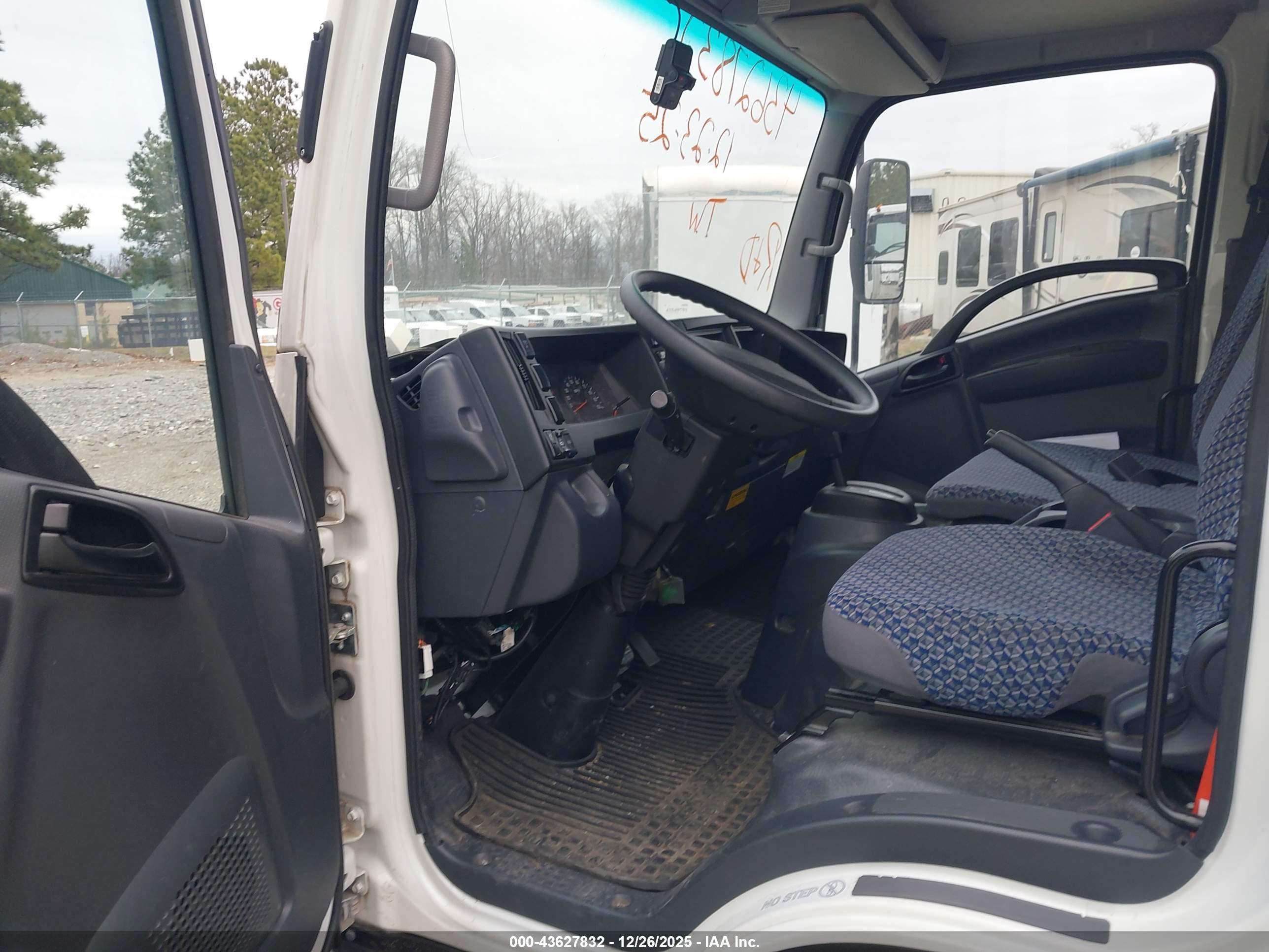 CHEVROLET 4500 image 8