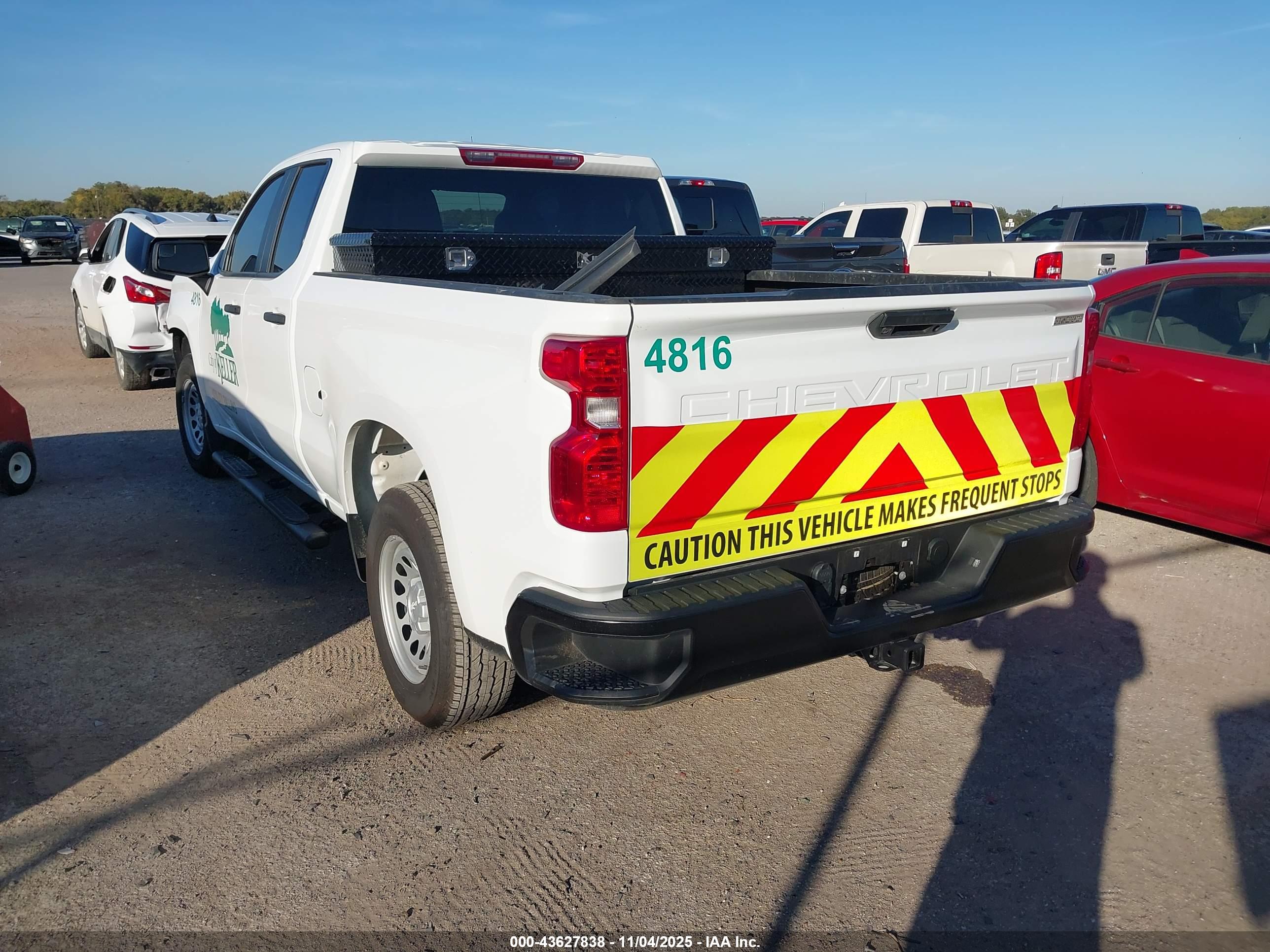 CHEVROLET SILVERADO image 3