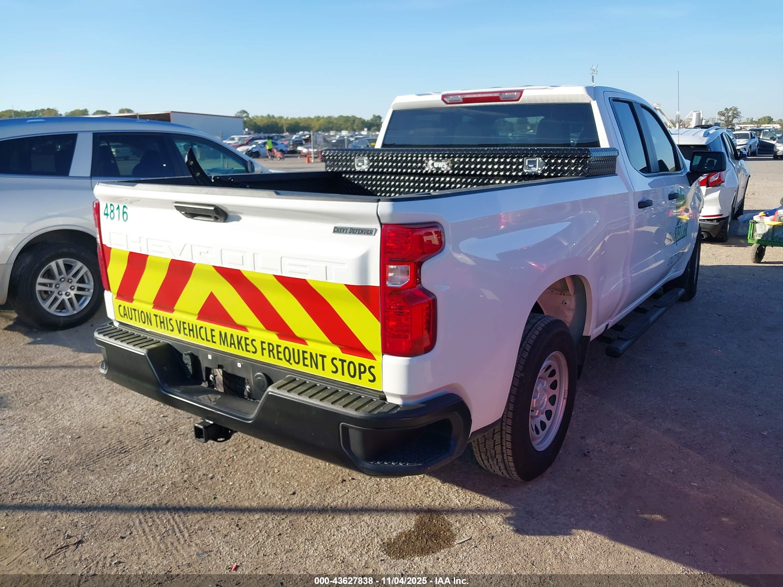 CHEVROLET SILVERADO image 4