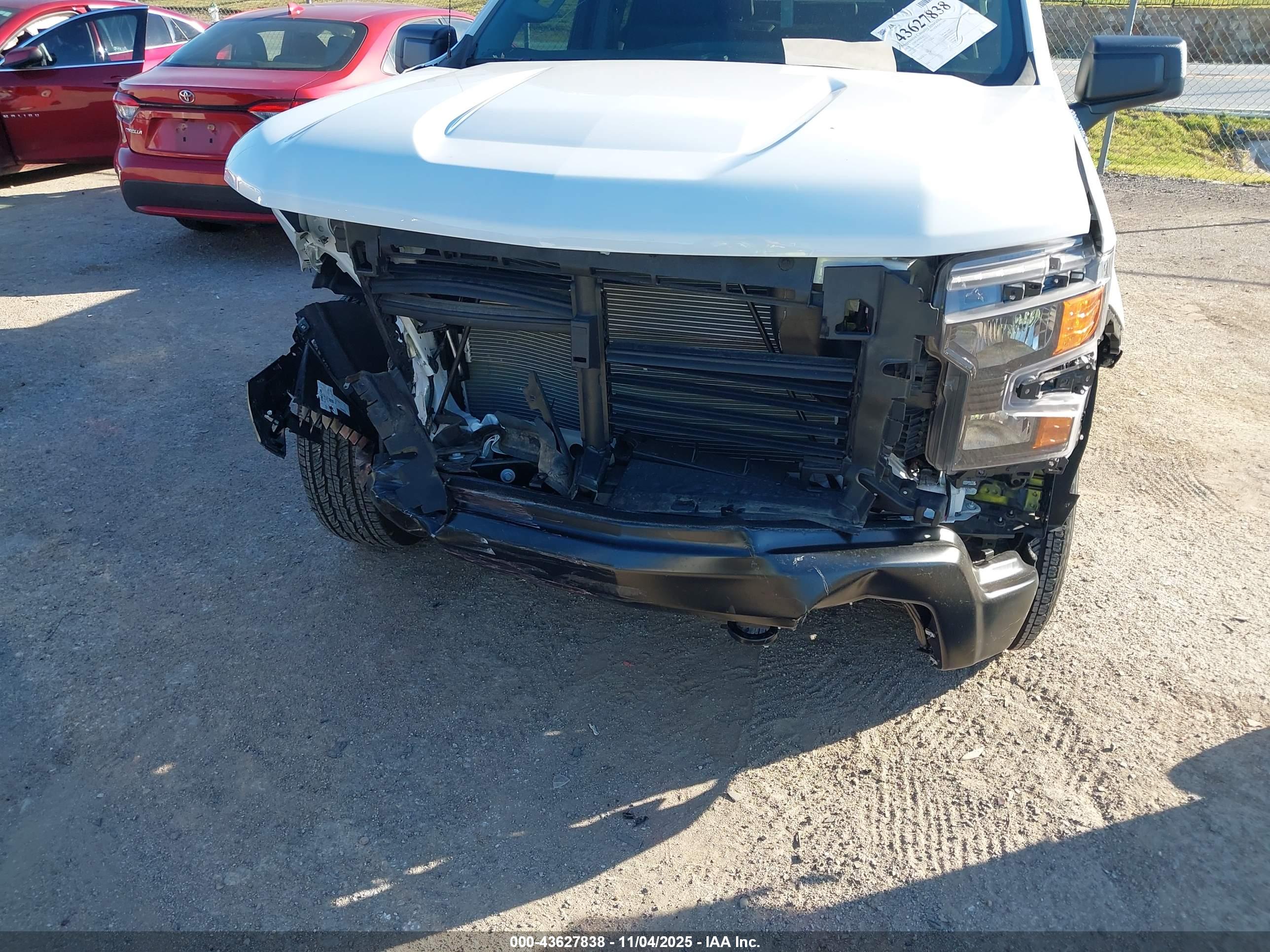 CHEVROLET SILVERADO image 6