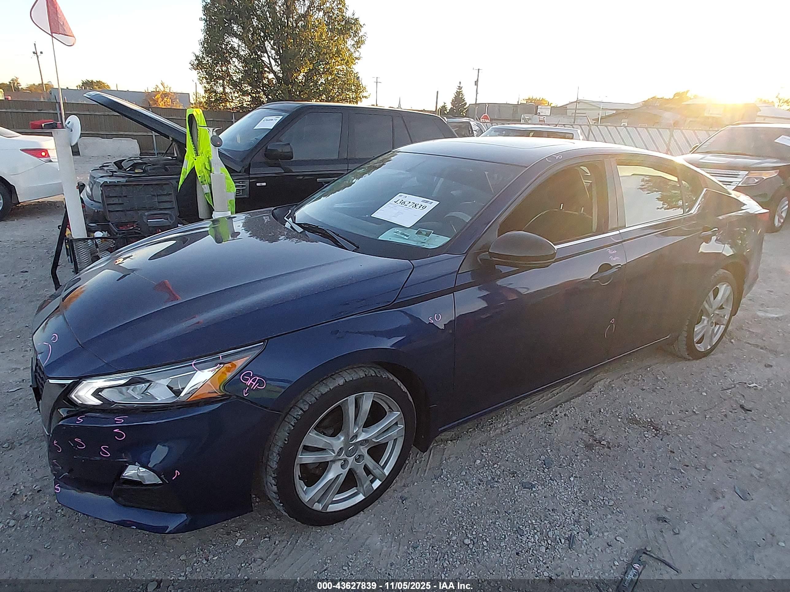 NISSAN ALTIMA image 2