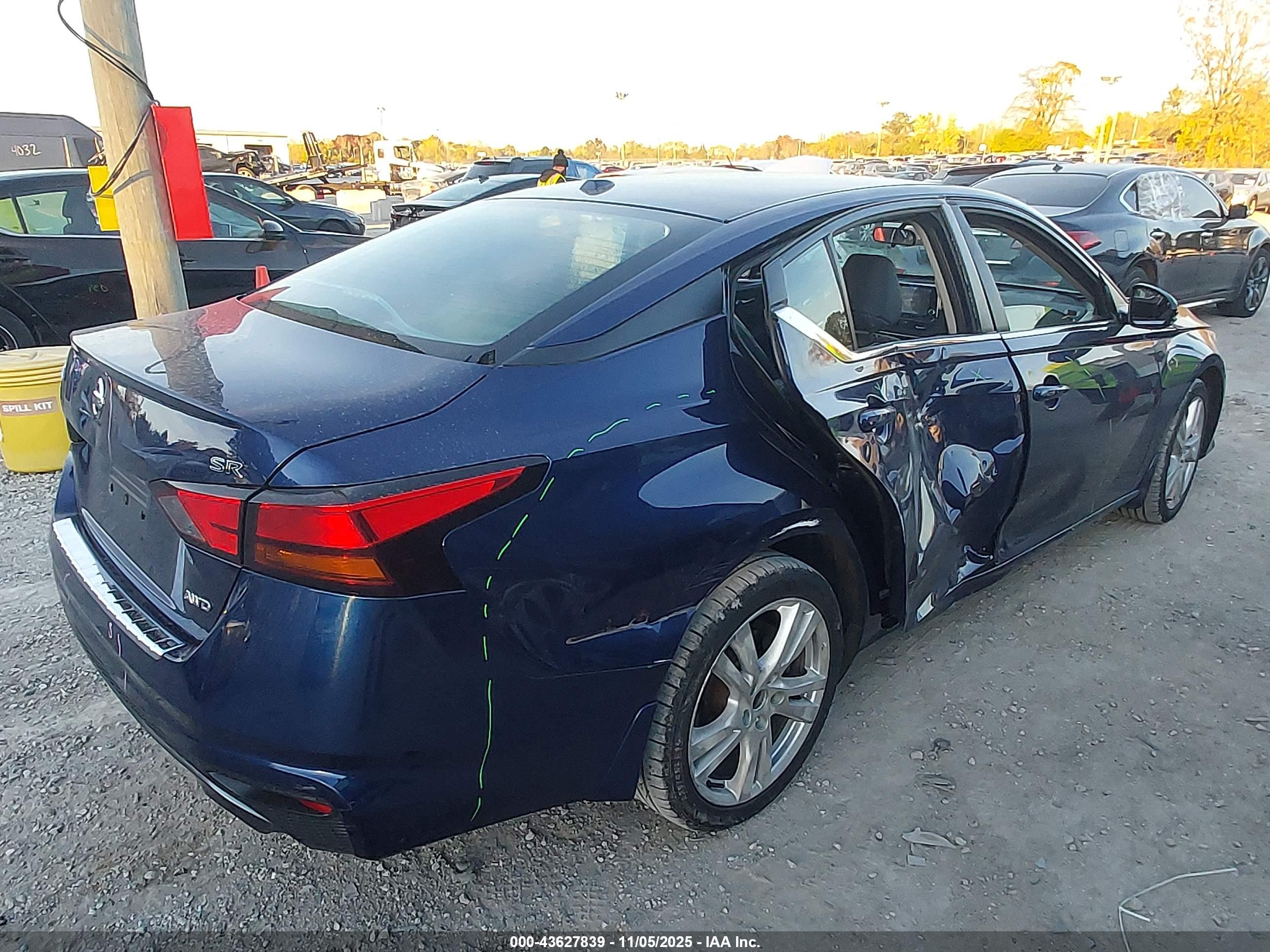 NISSAN ALTIMA image 4