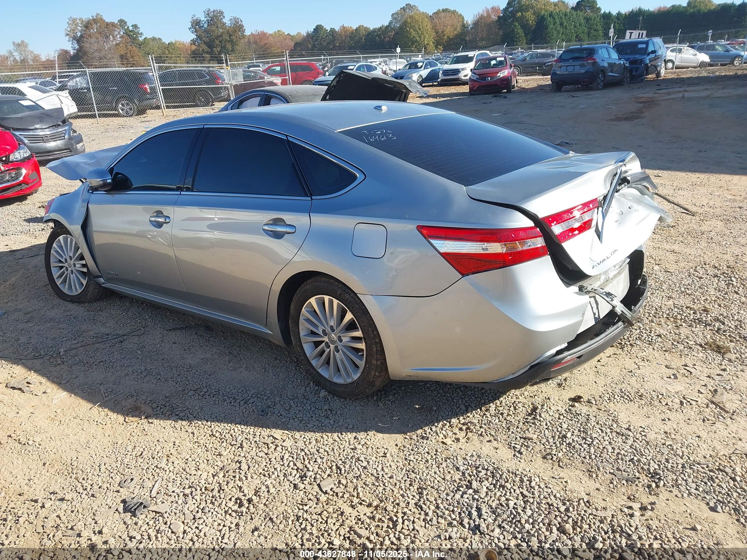 TOYOTA AVALON image 3