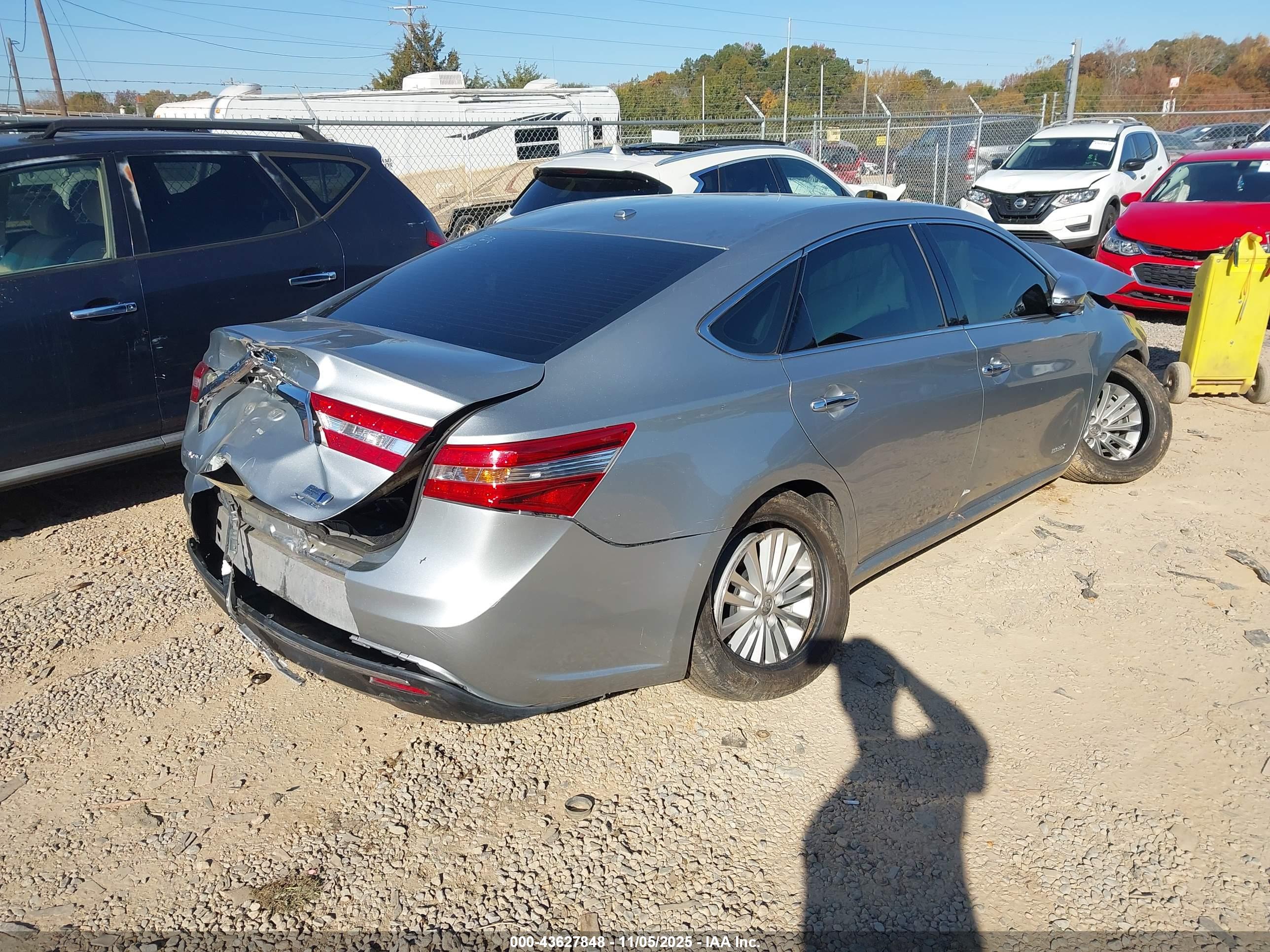 TOYOTA AVALON image 4