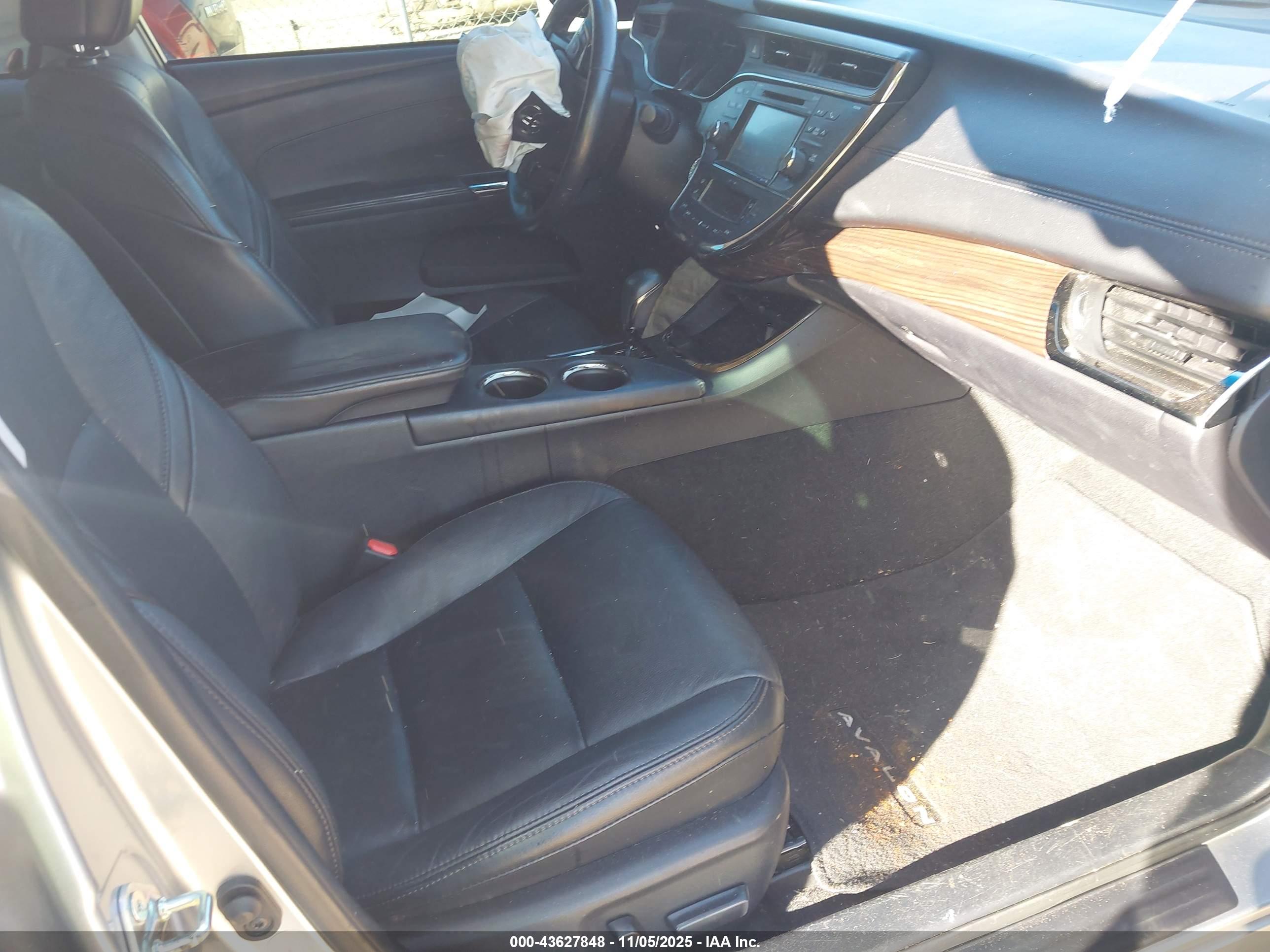TOYOTA AVALON image 5