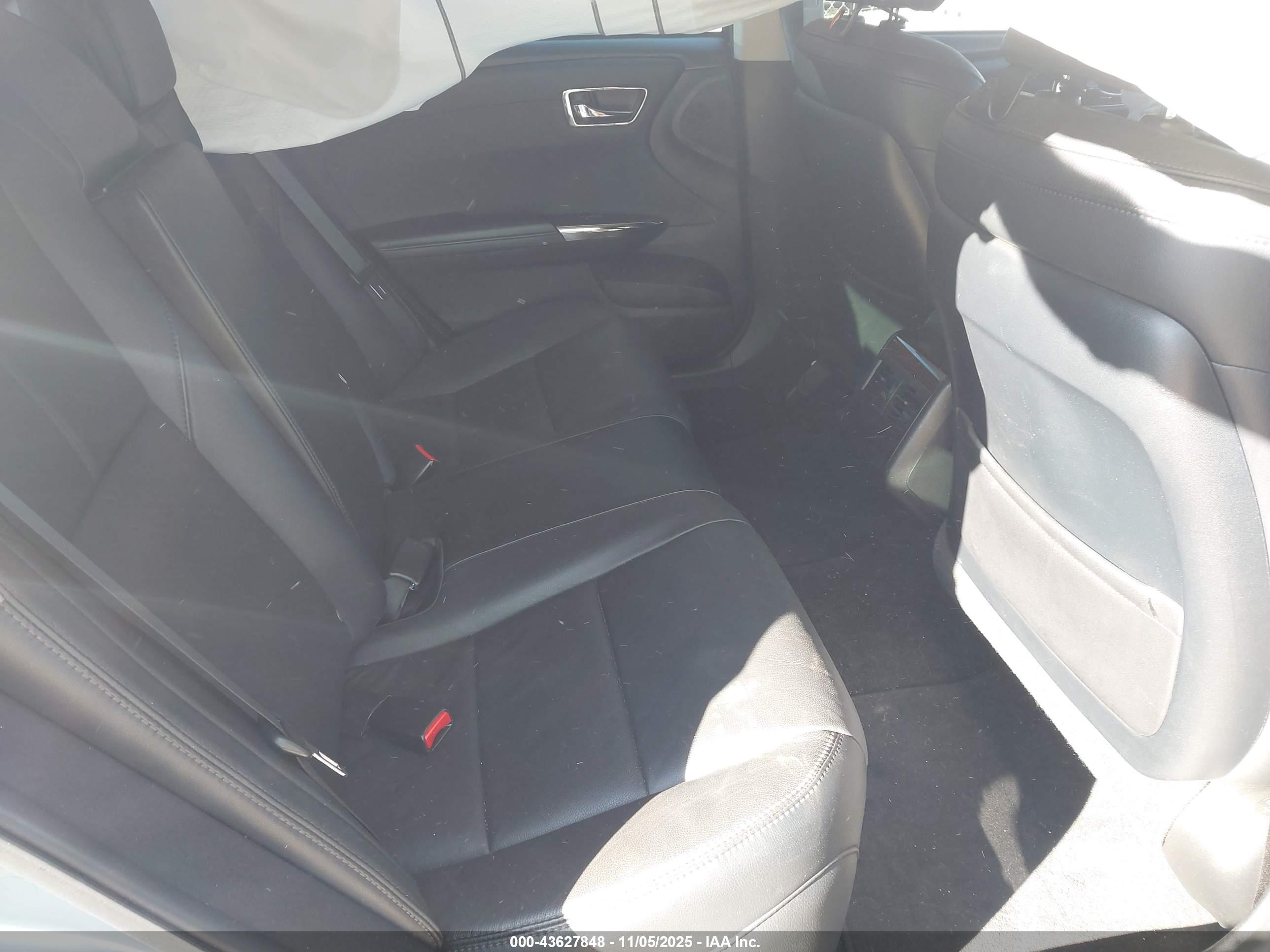 TOYOTA AVALON image 8