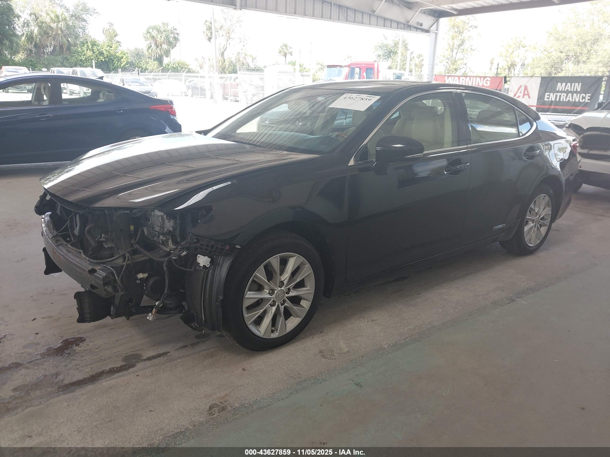 LEXUS ES image 2