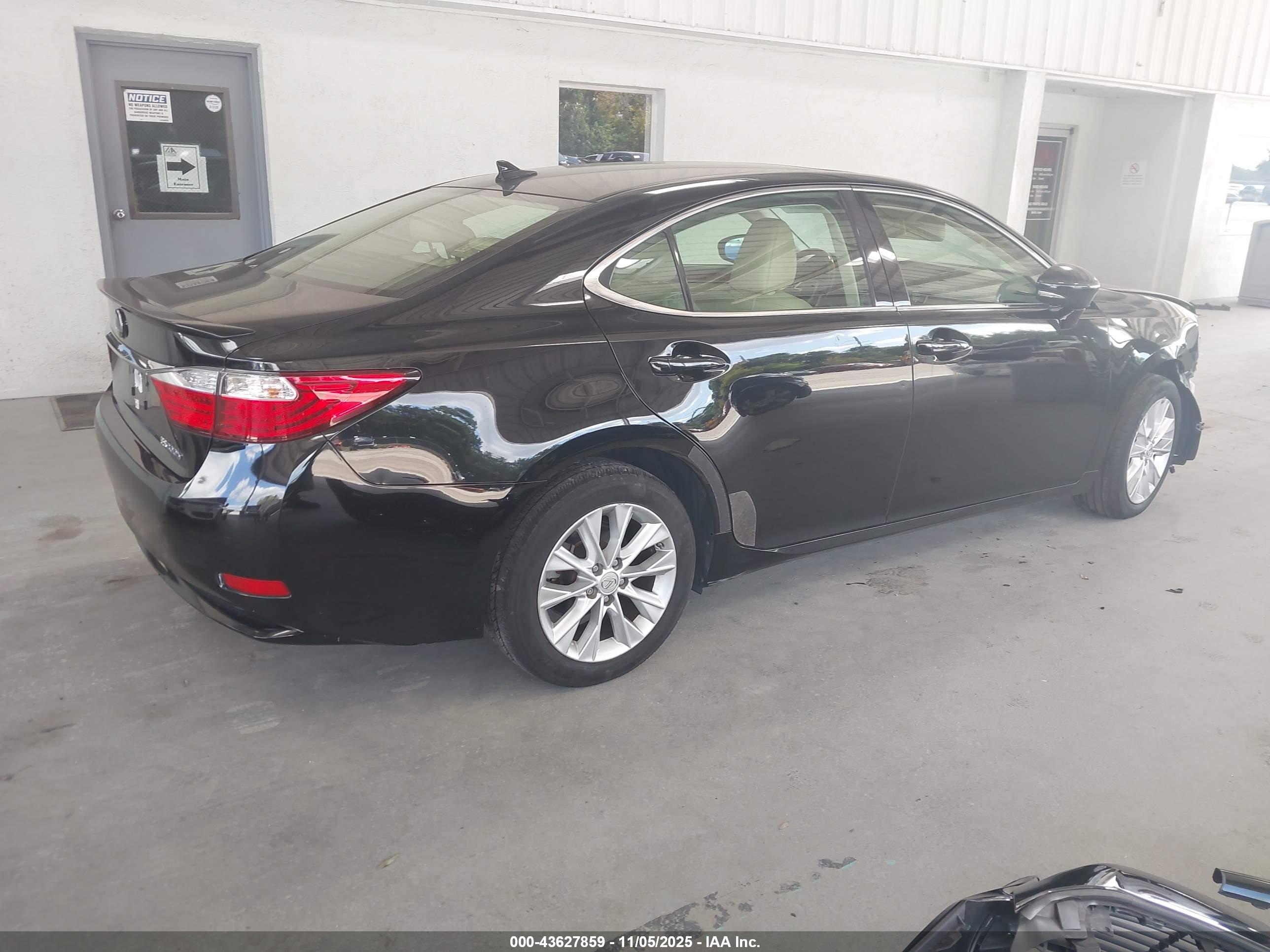 LEXUS ES image 4