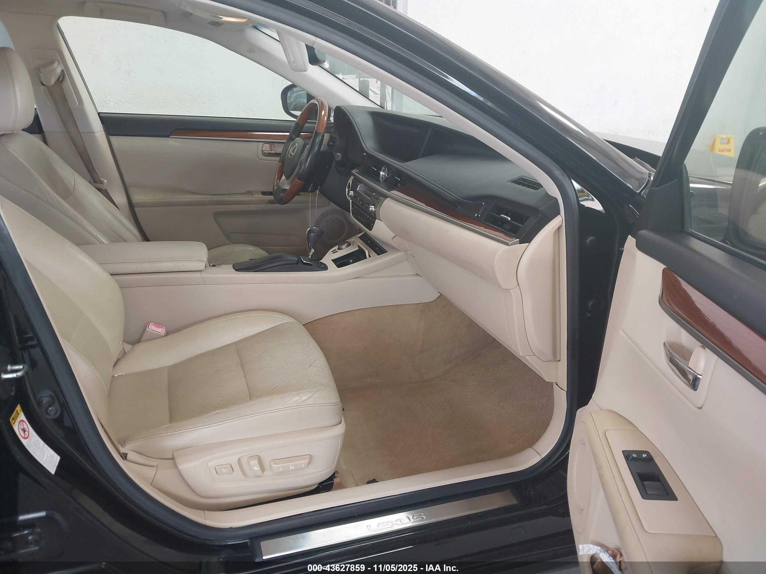 LEXUS ES image 5