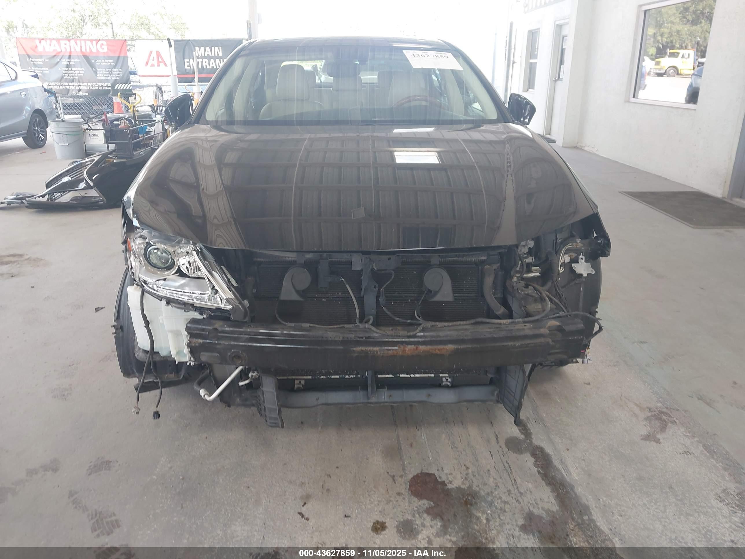 LEXUS ES image 6