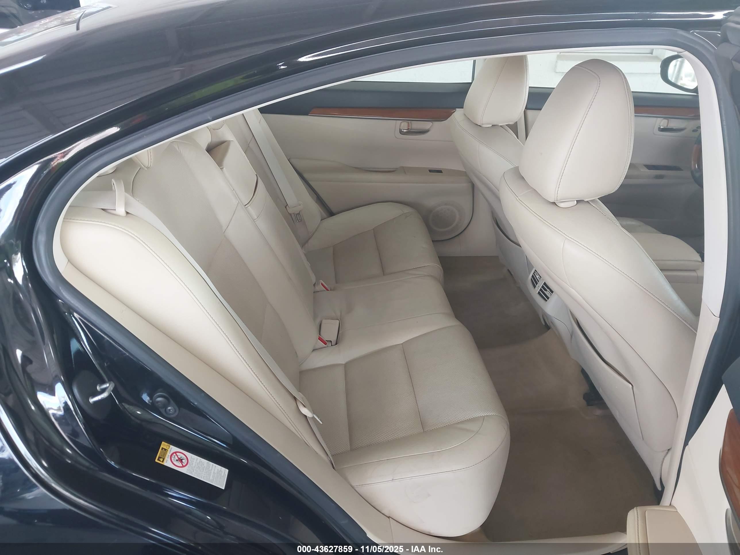 LEXUS ES image 8
