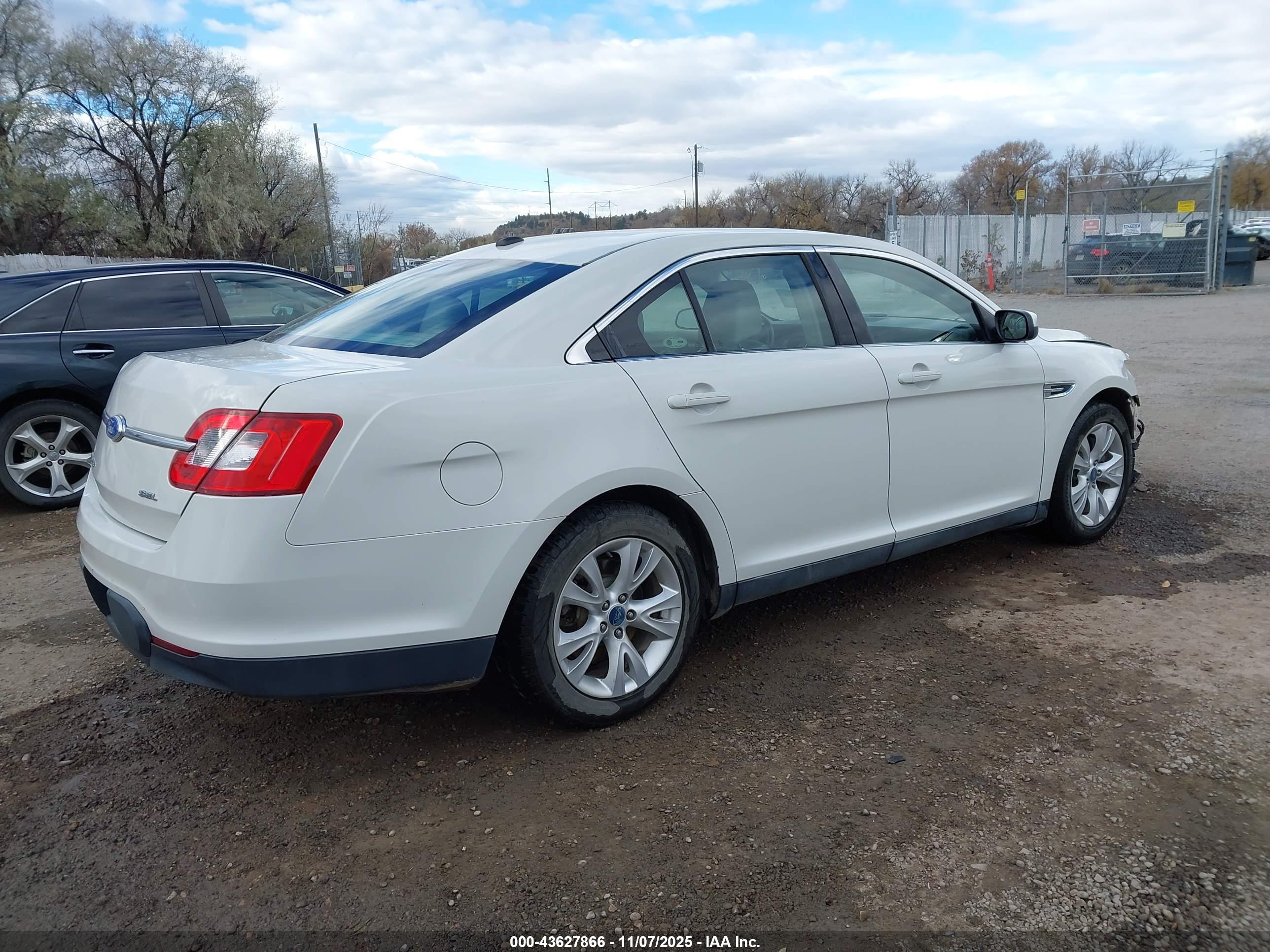 FORD TAURUS image 4