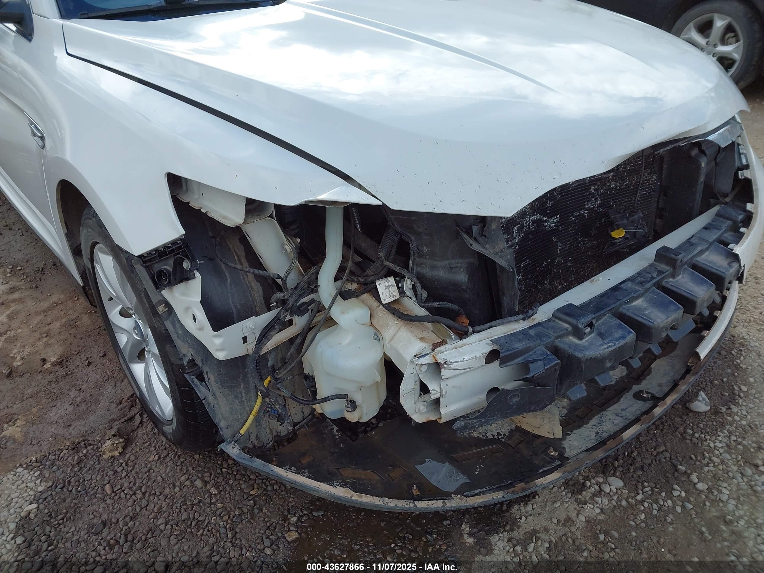 FORD TAURUS image 6