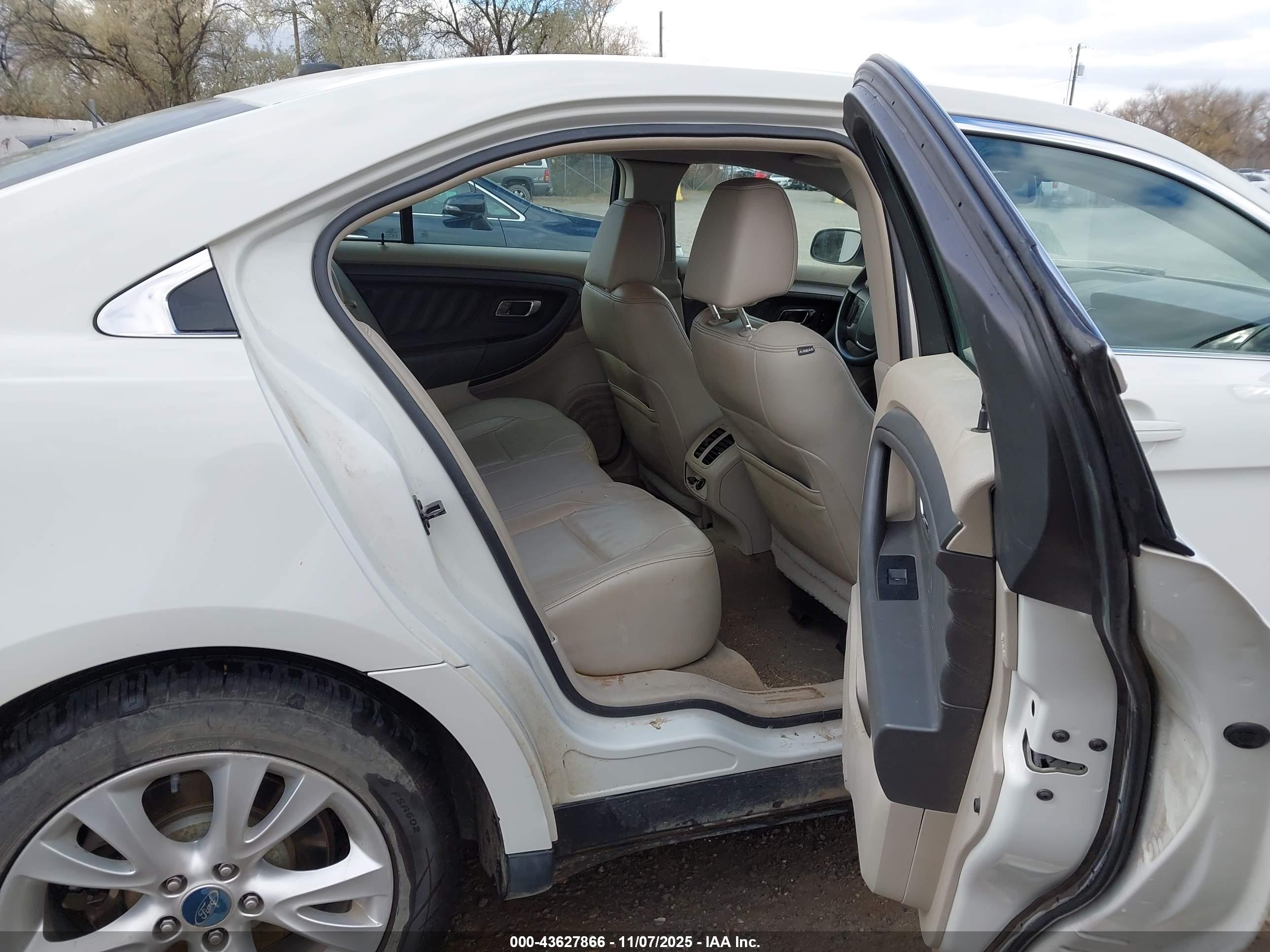 FORD TAURUS image 8