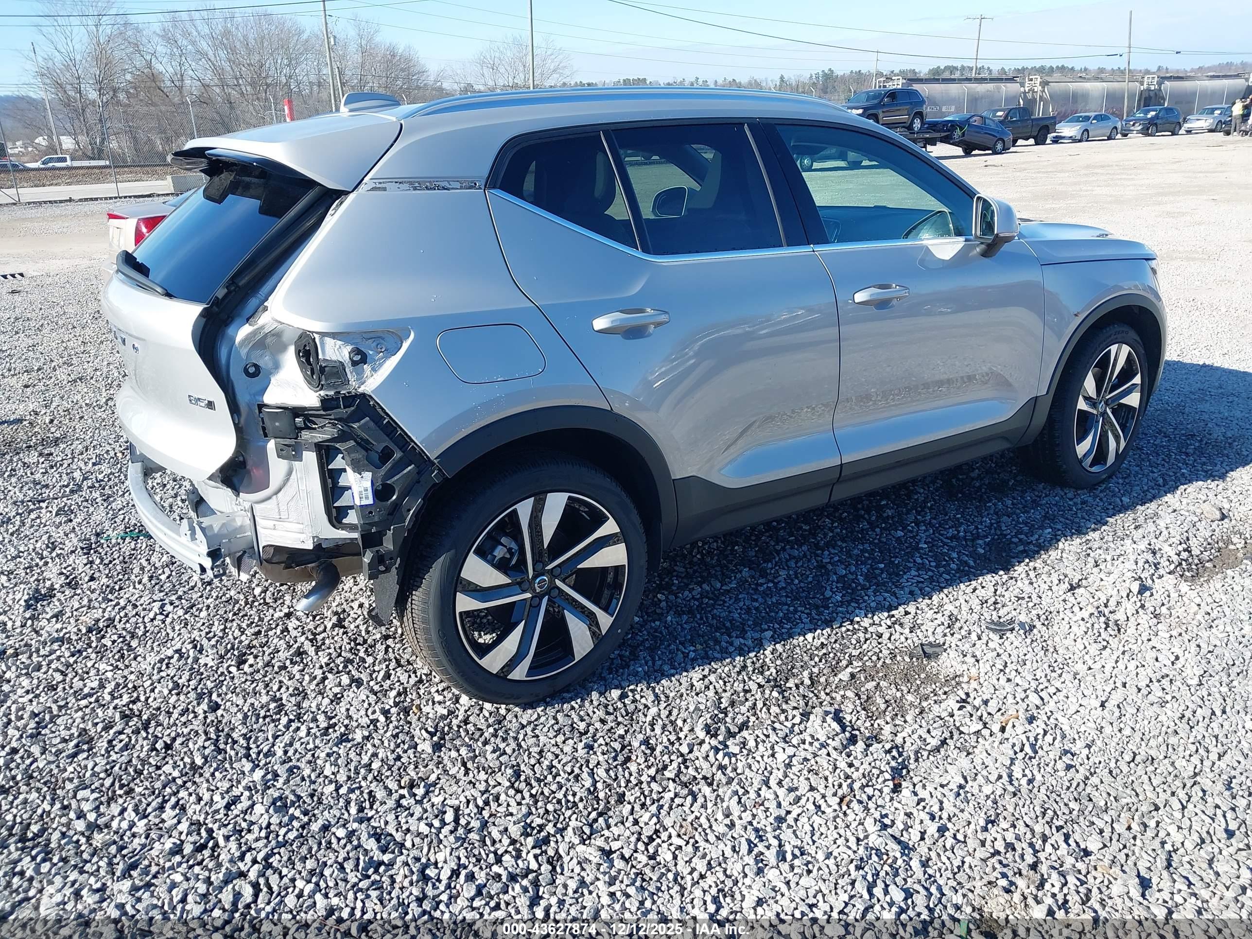 VOLVO XC40 image 4