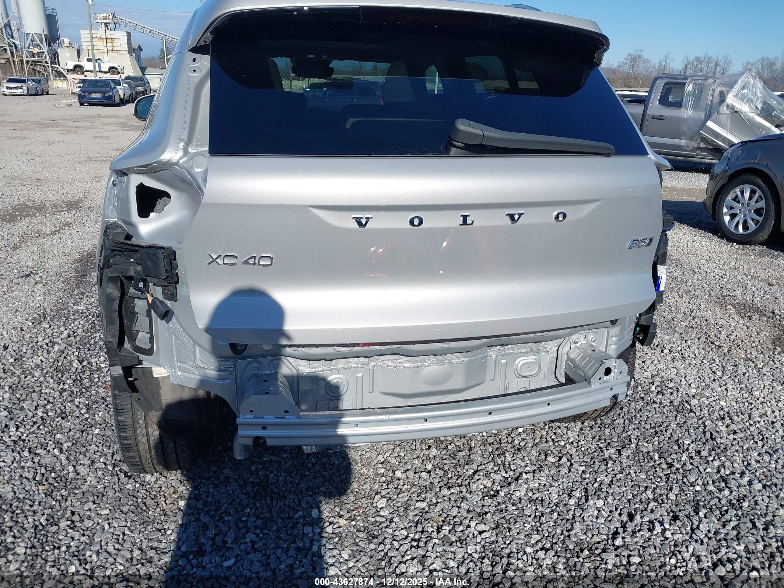 VOLVO XC40 image 6