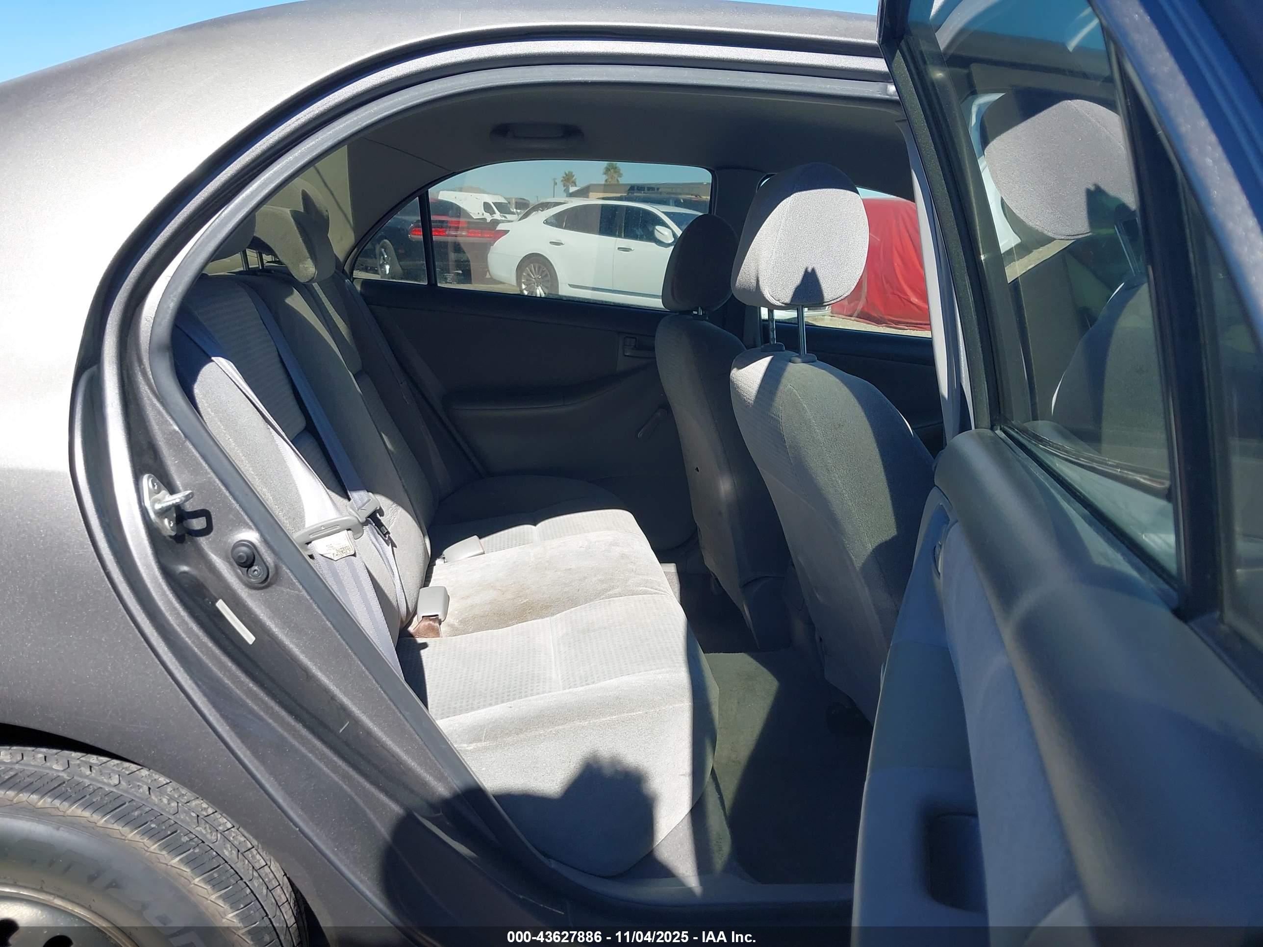 TOYOTA COROLLA image 8