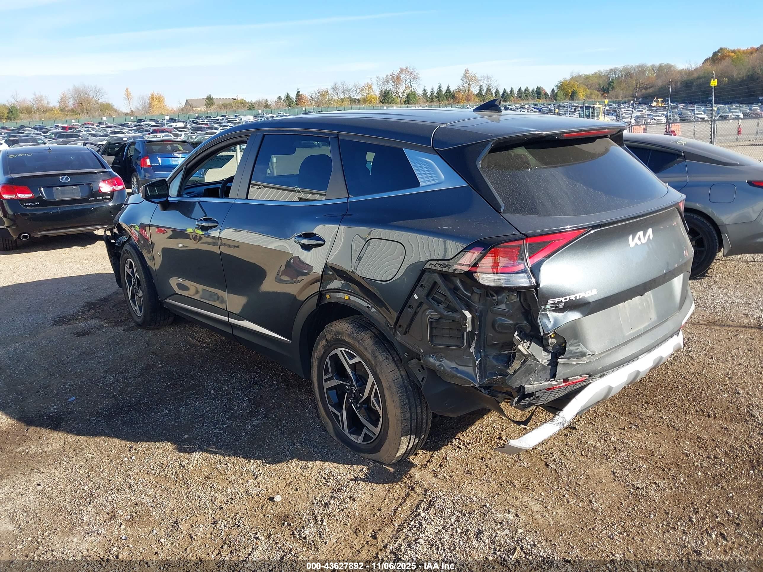 KIA SPORTAGE image 3
