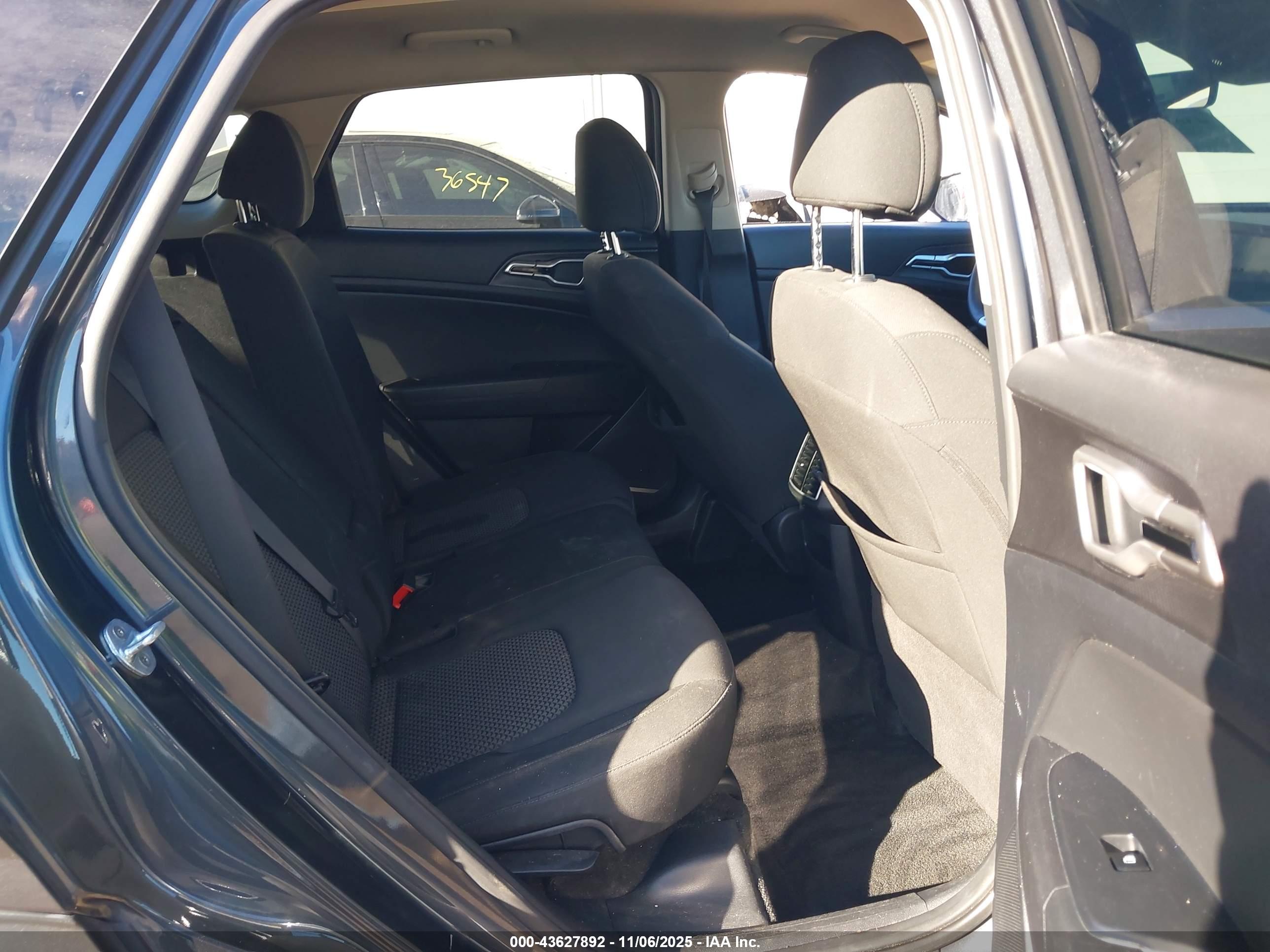 KIA SPORTAGE image 8