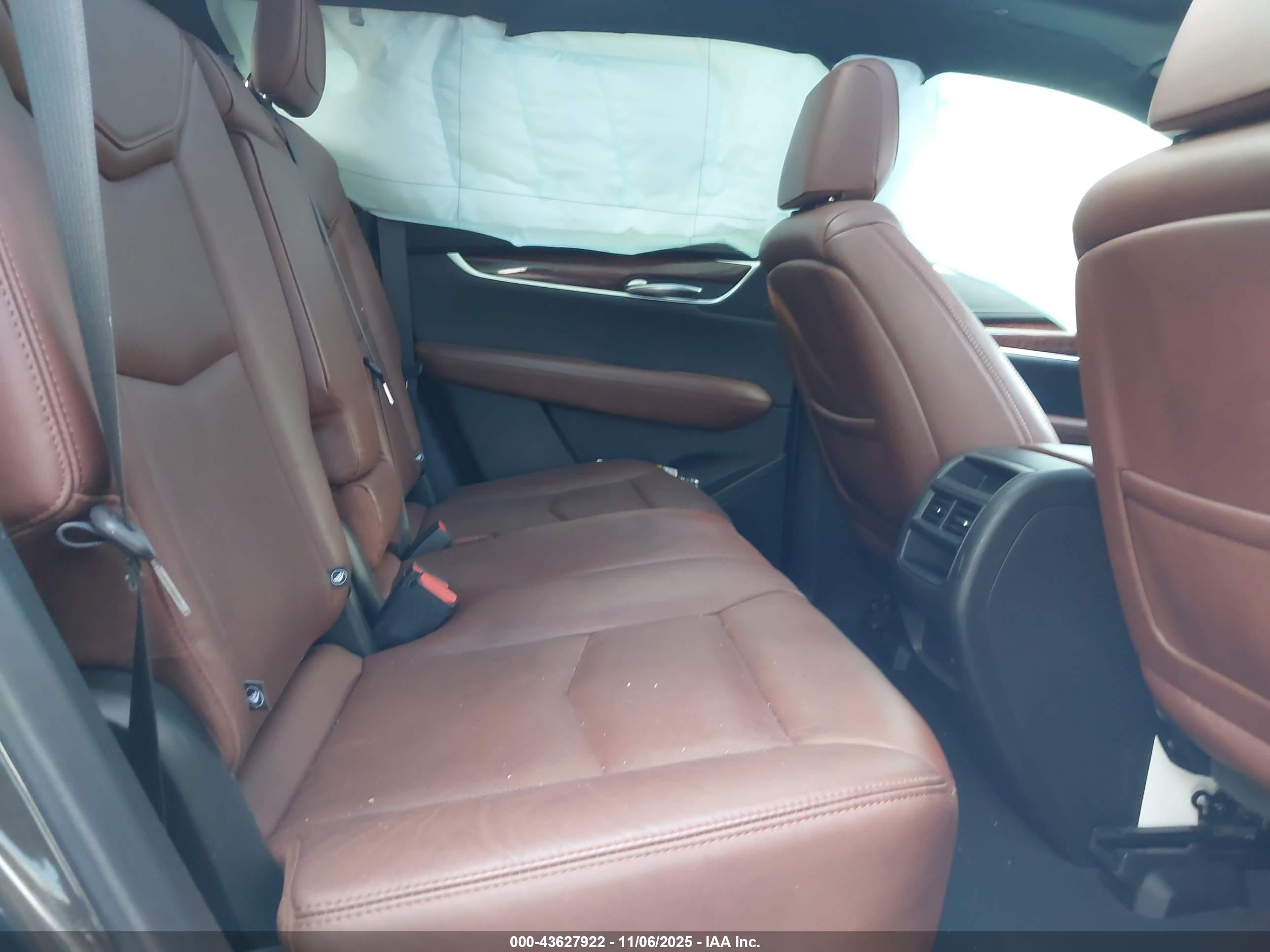 CADILLAC XT5 image 8
