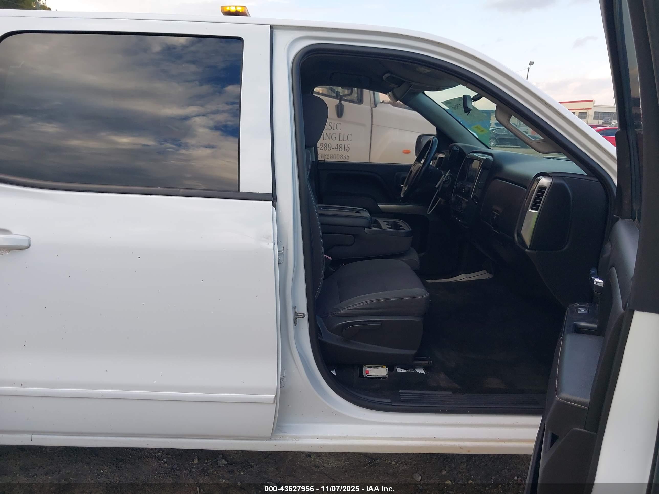 CHEVROLET SILVERADO image 5