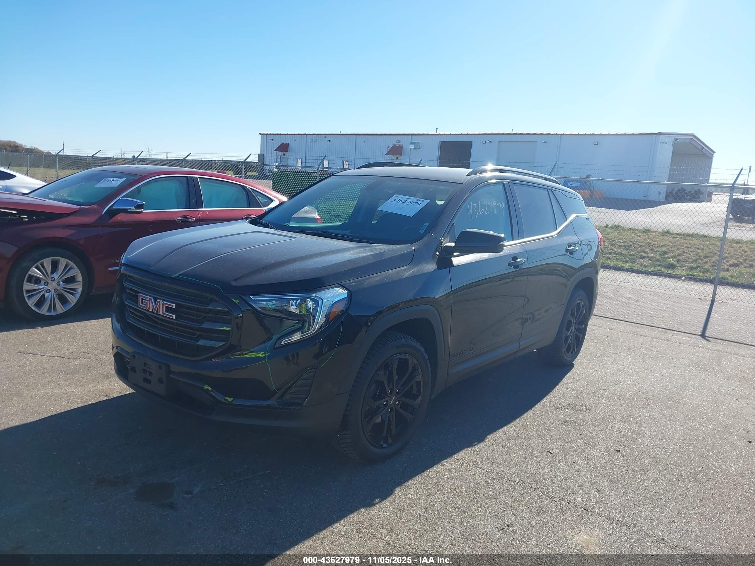 GMC TERRAIN image 2