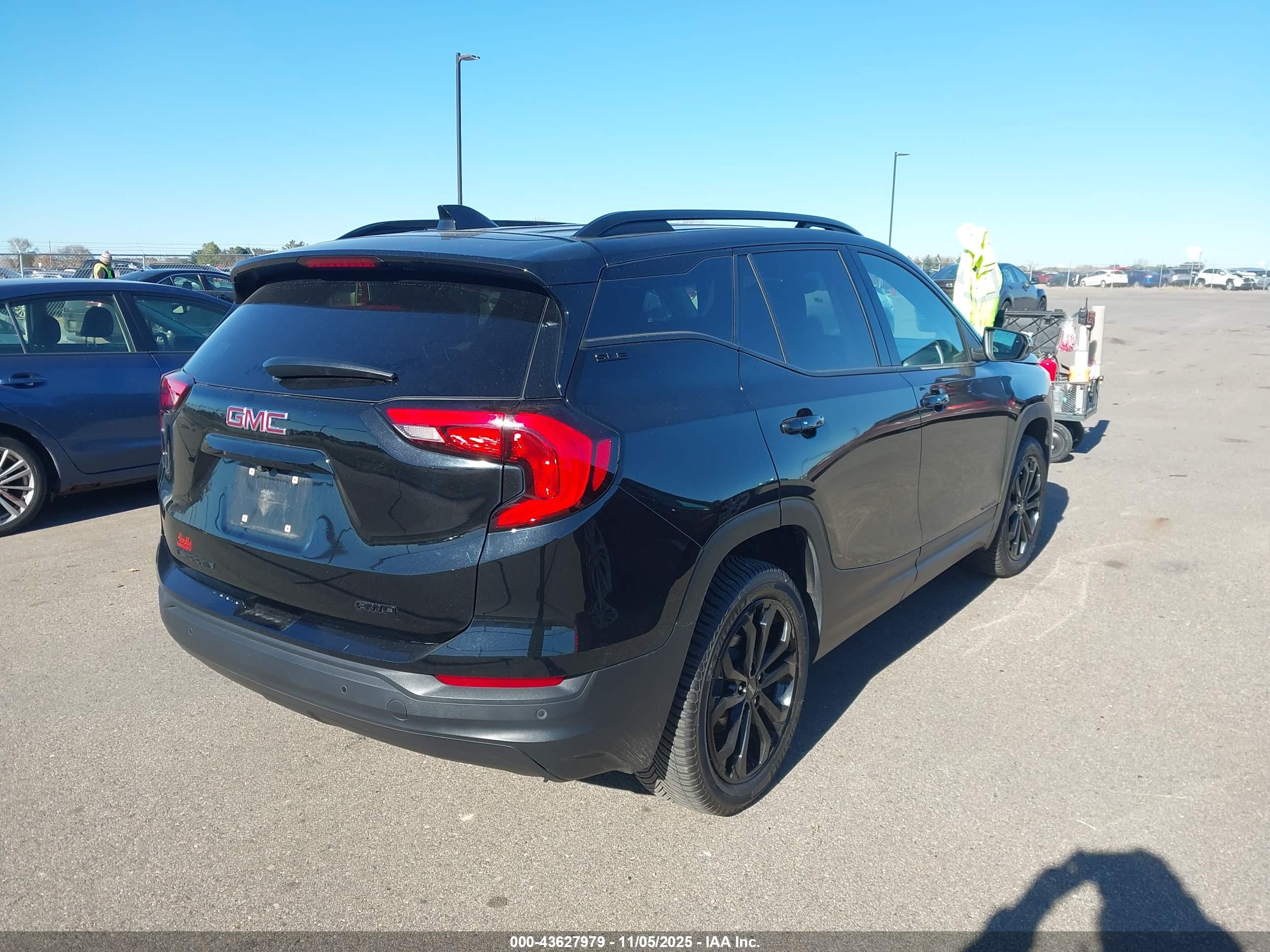 GMC TERRAIN image 4
