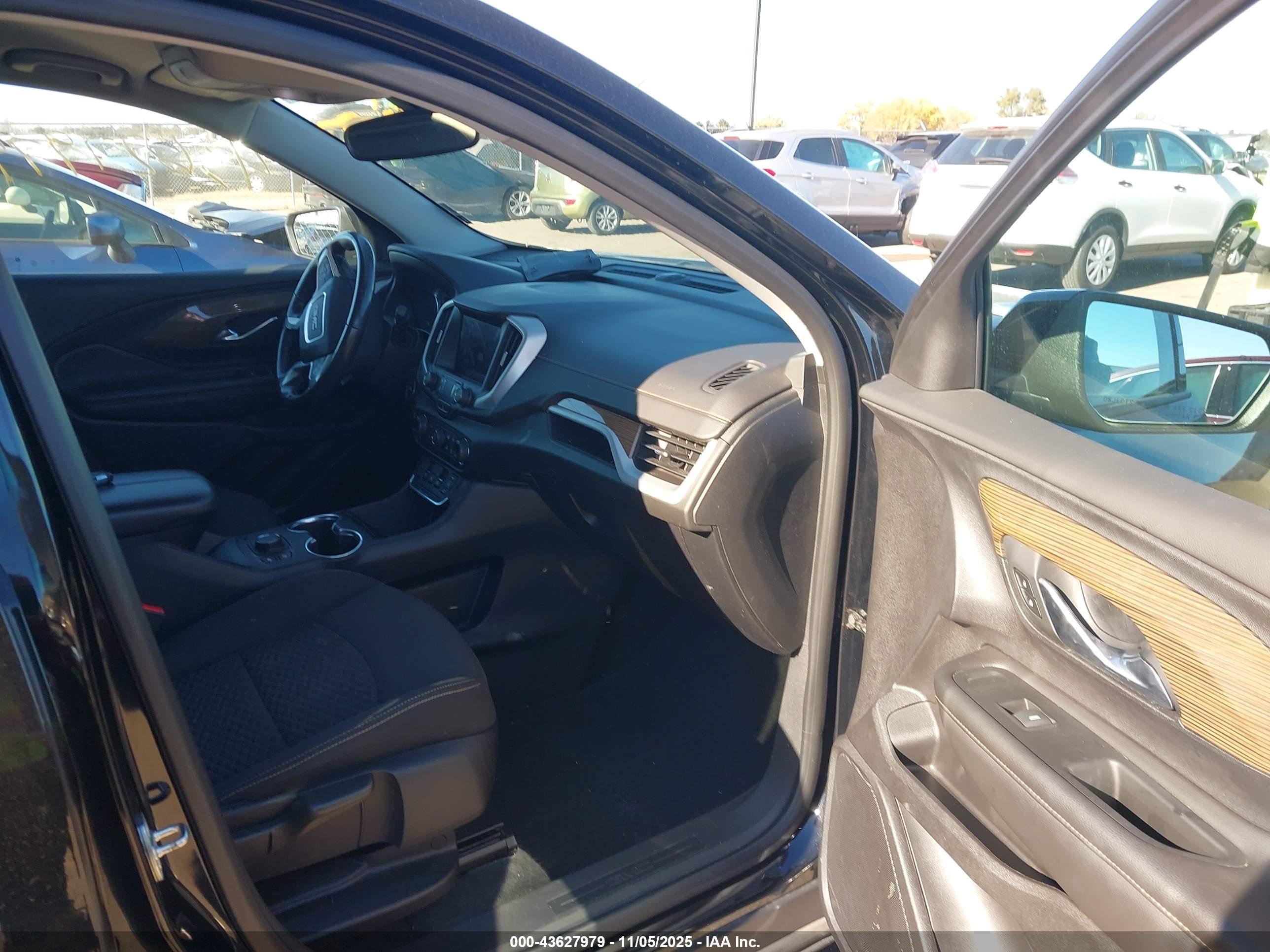 GMC TERRAIN image 5