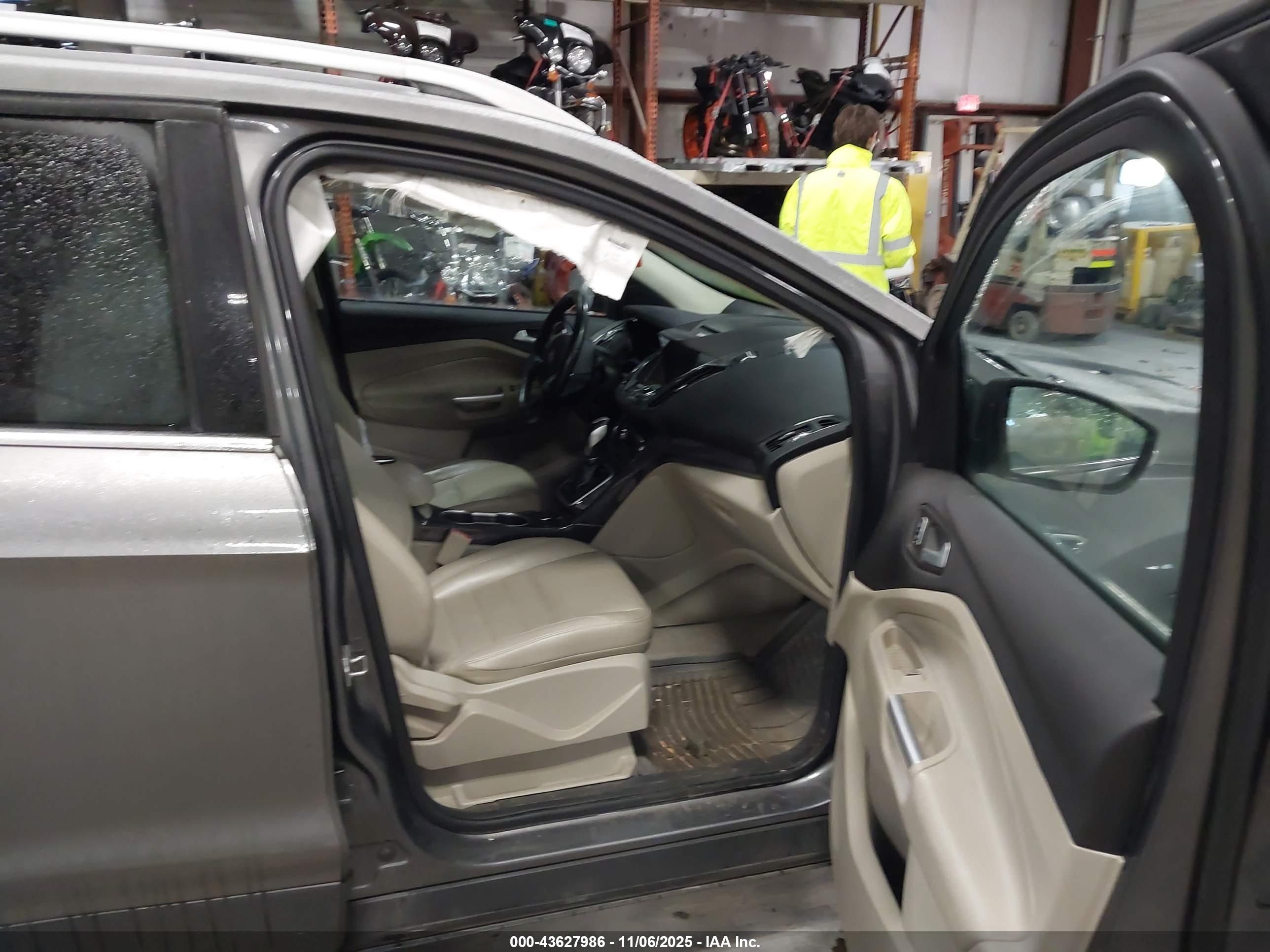 FORD ESCAPE image 5