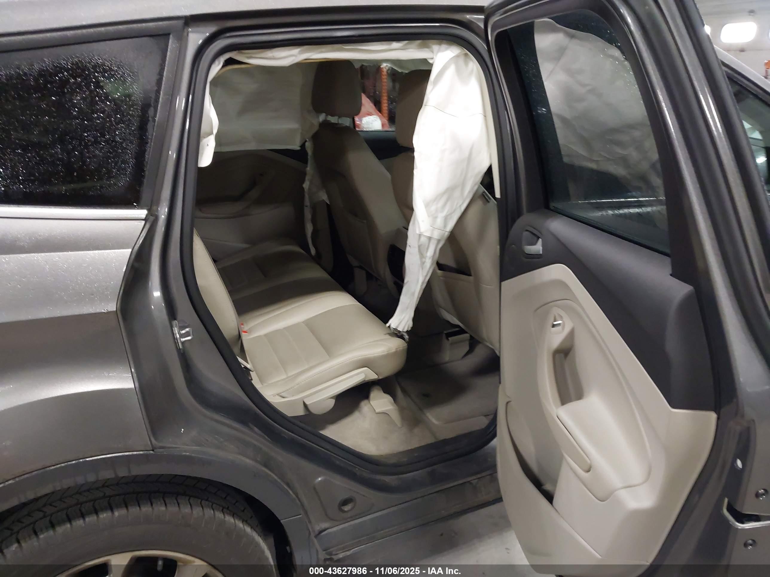 FORD ESCAPE image 8