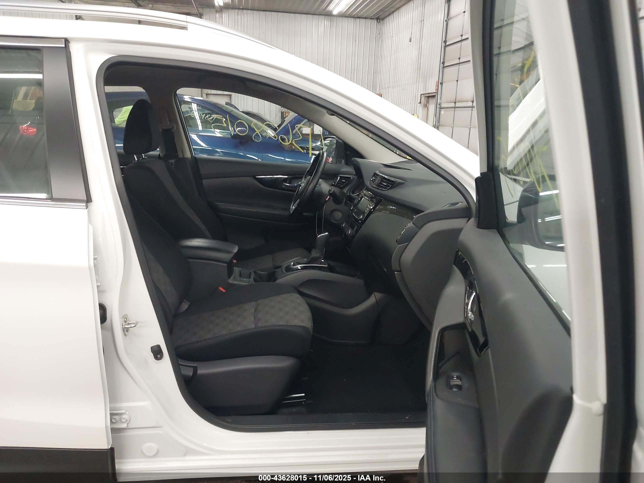 NISSAN ROGUE image 5