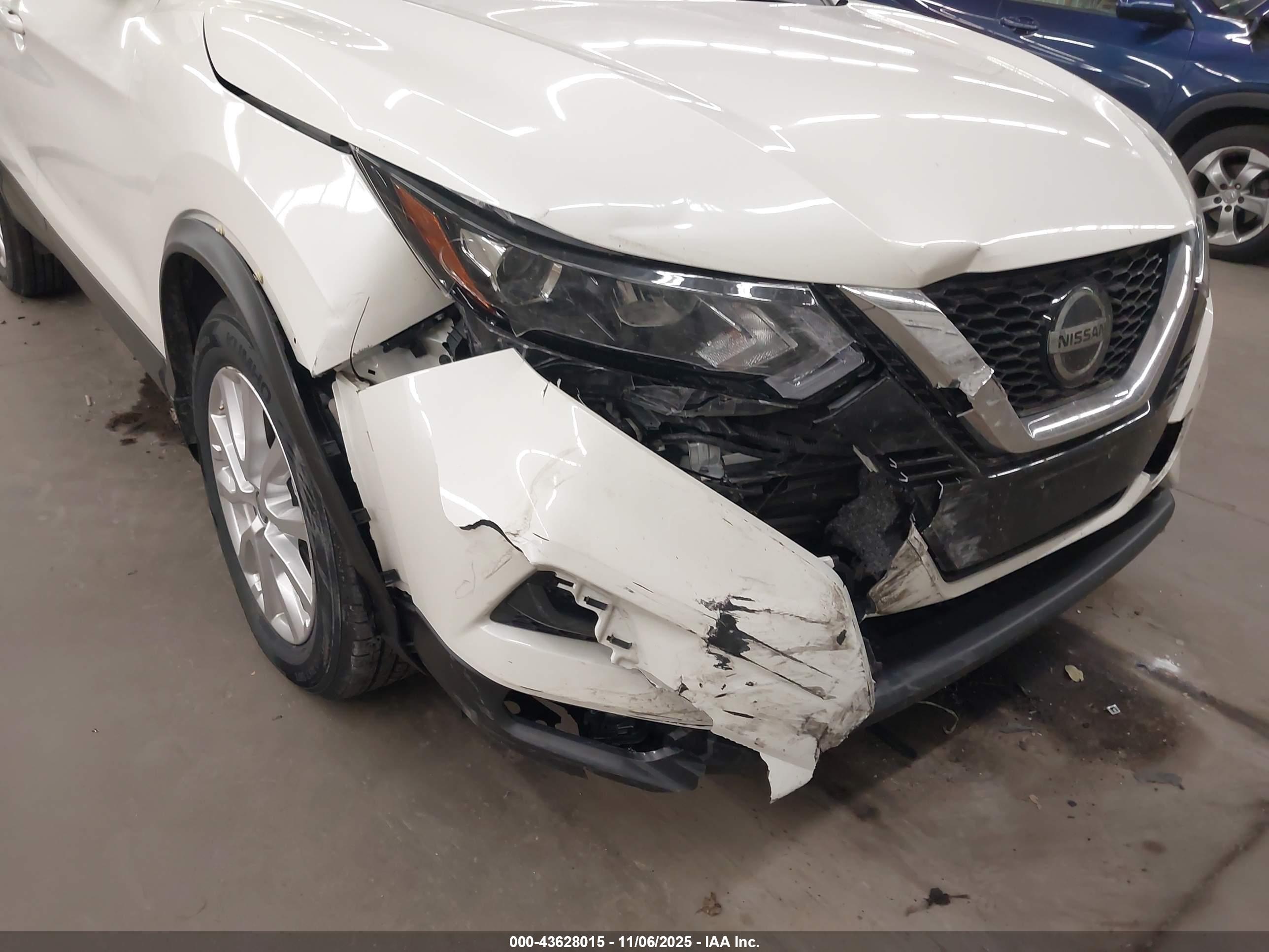 NISSAN ROGUE image 6