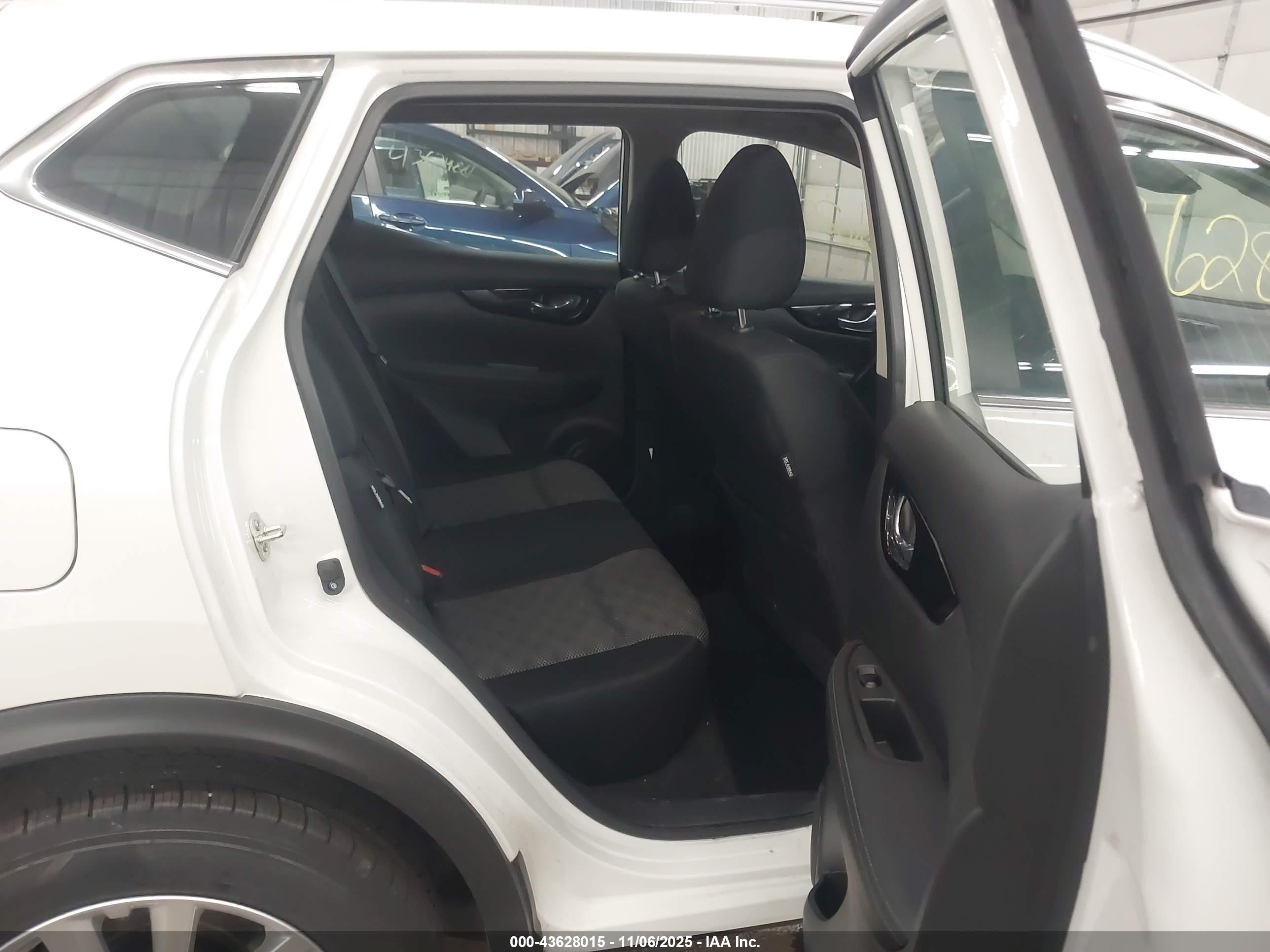 NISSAN ROGUE image 8