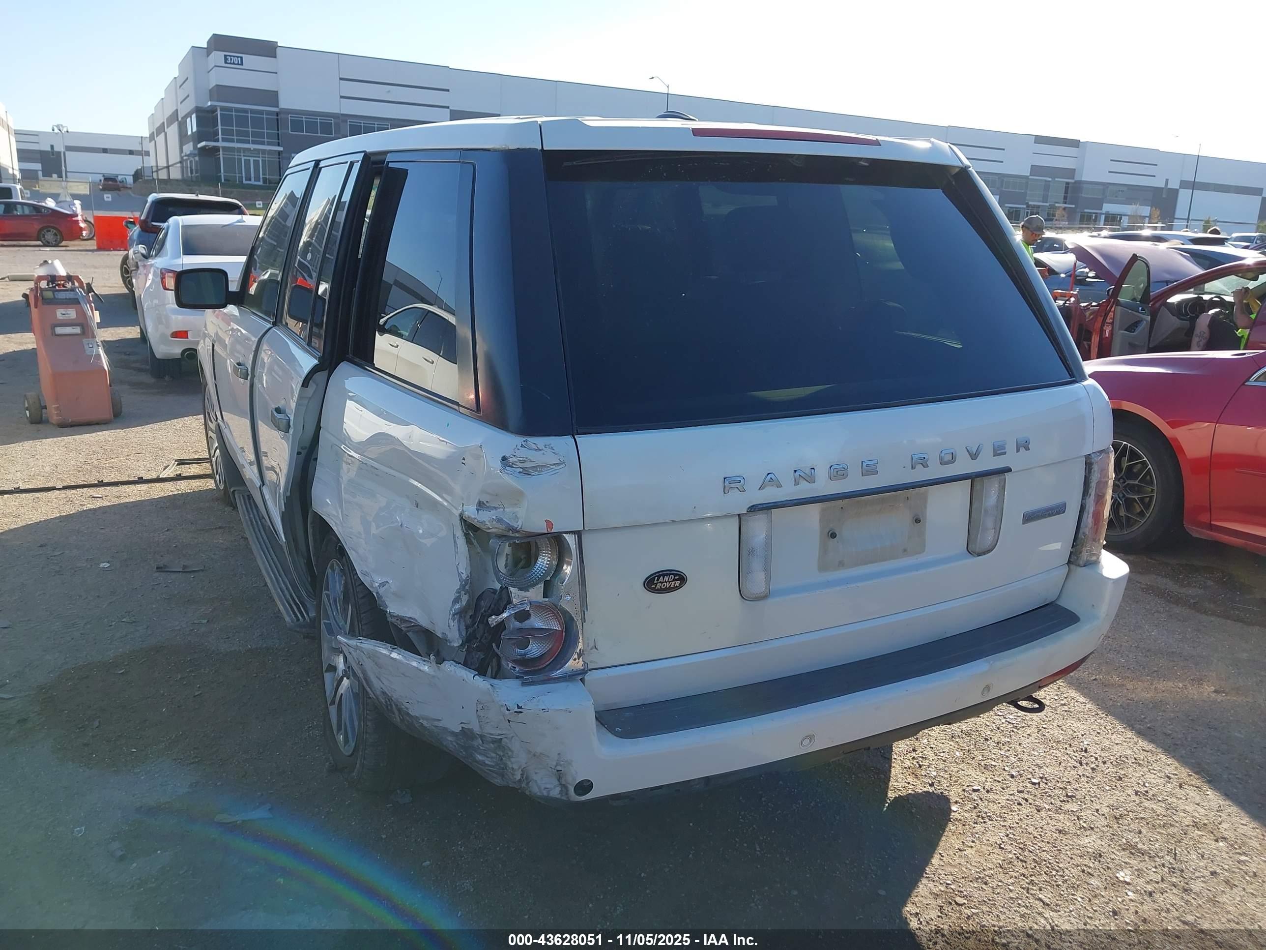LAND ROVER image 3