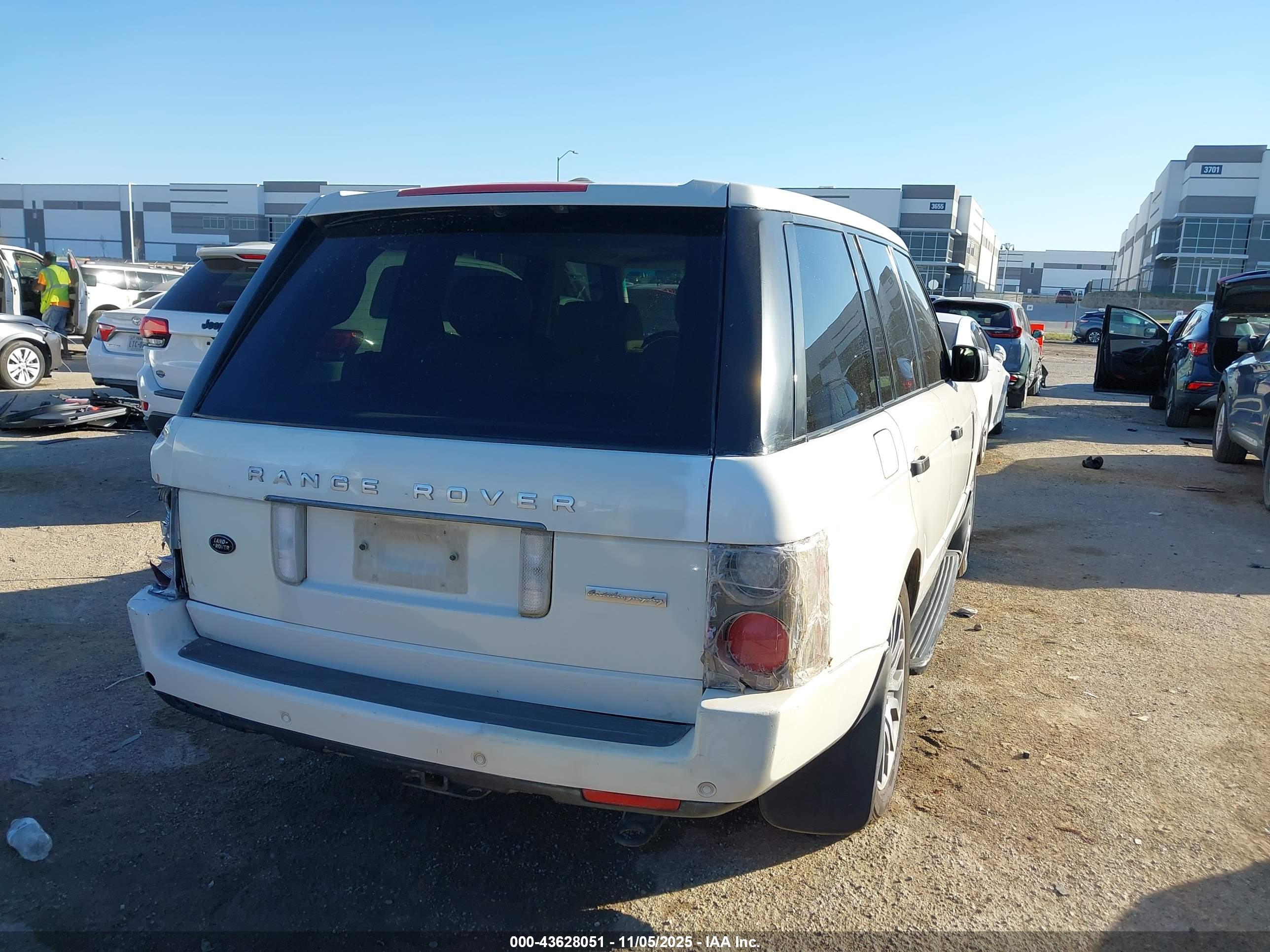LAND ROVER image 4