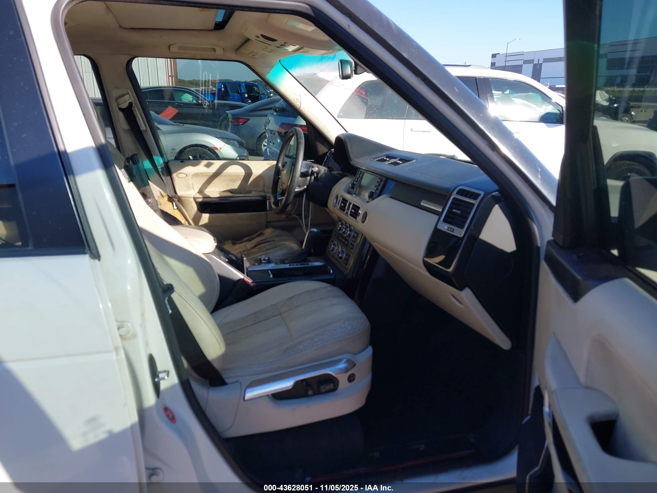 LAND ROVER image 5