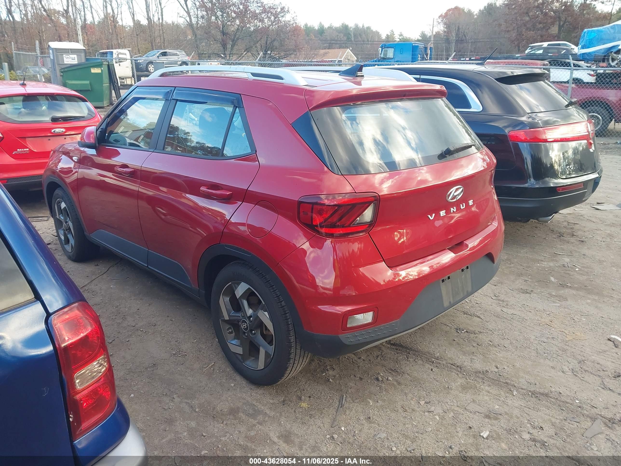 HYUNDAI VENUE image 3