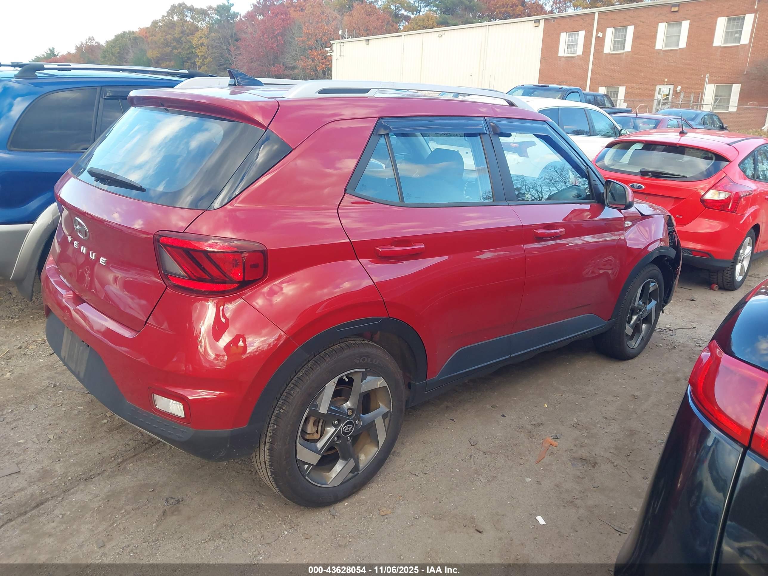 HYUNDAI VENUE image 4